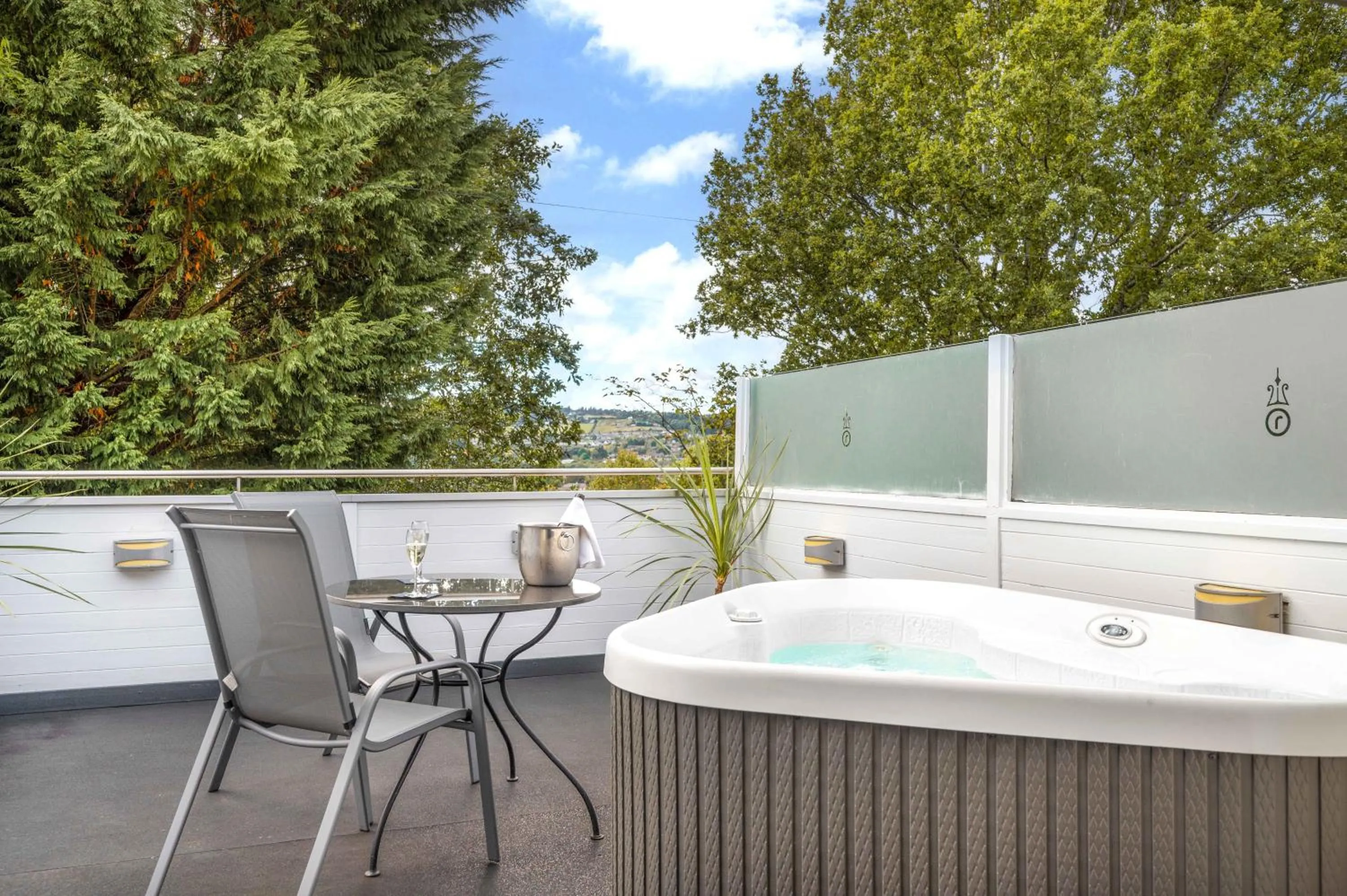 Extra Decadent Room in Rocpool Reserve