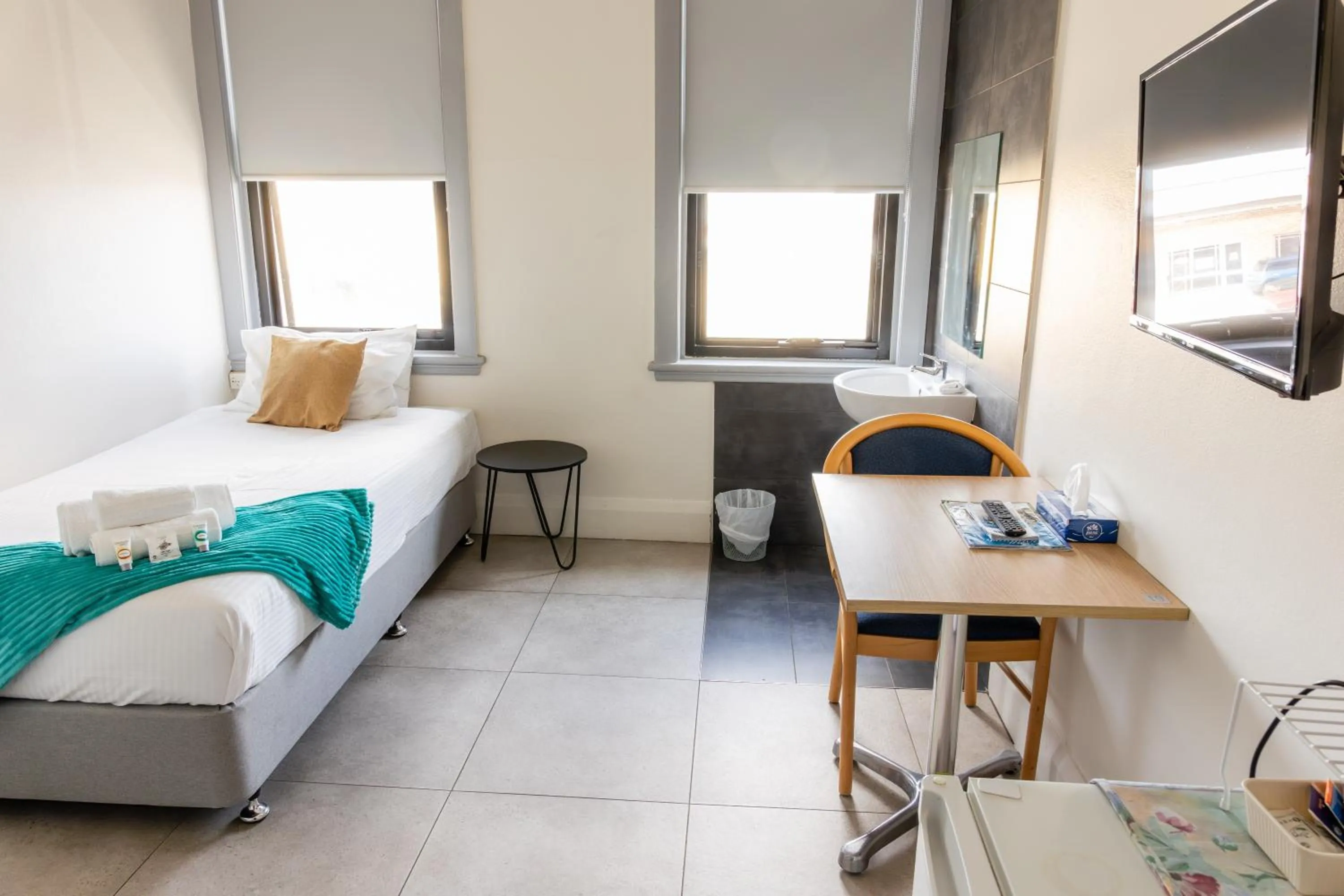 Budget Single Room in Exchange Hotel Goulburn