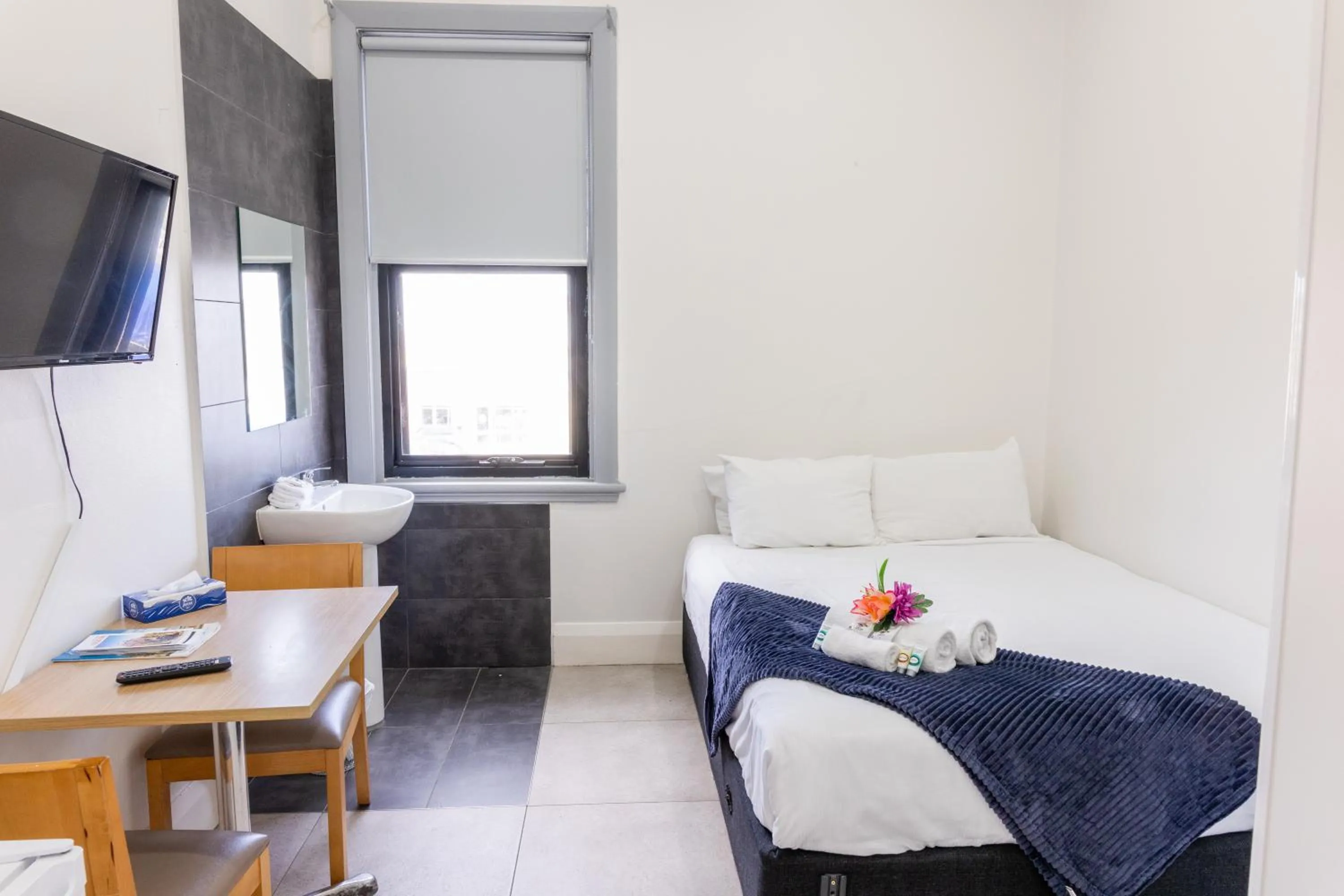 Deluxe Queen Room in Exchange Hotel Goulburn