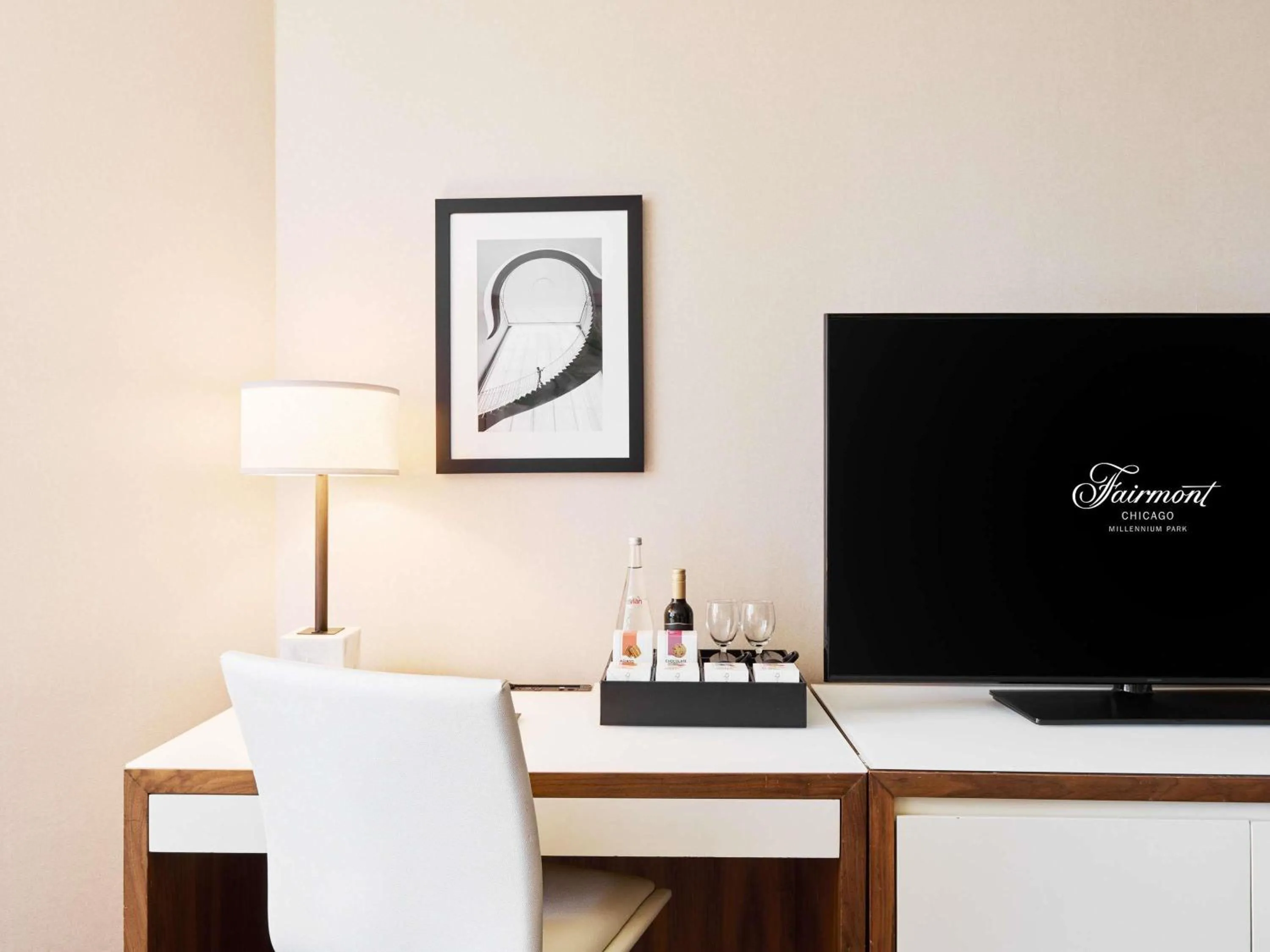 Signature View 1BR STE 1 King in Fairmont Chicago Millennium Park