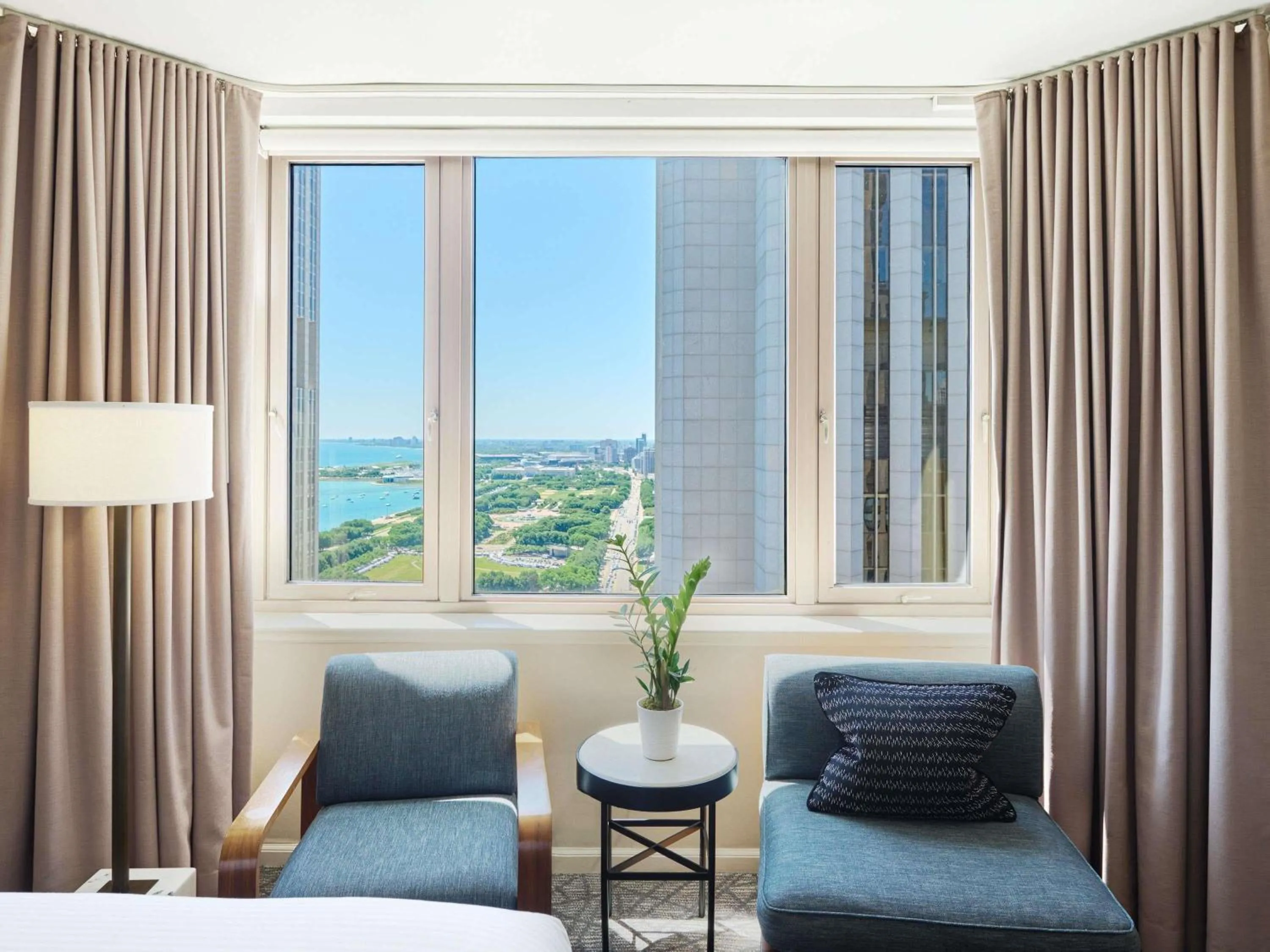 Fairmont 1 King in Fairmont Chicago Millennium Park