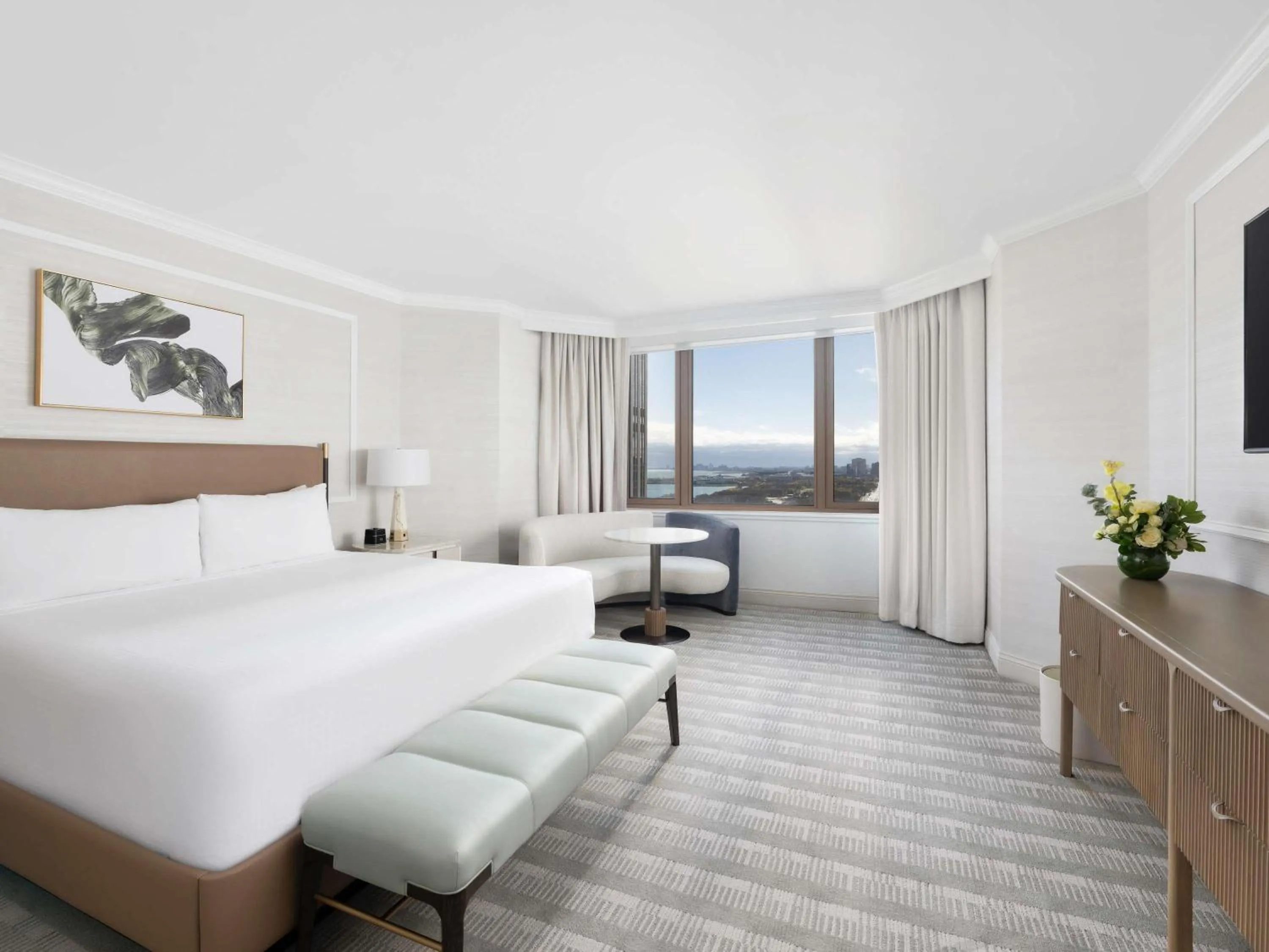 Deluxe 1 King ADA Grab Bar in Fairmont Chicago Millennium Park