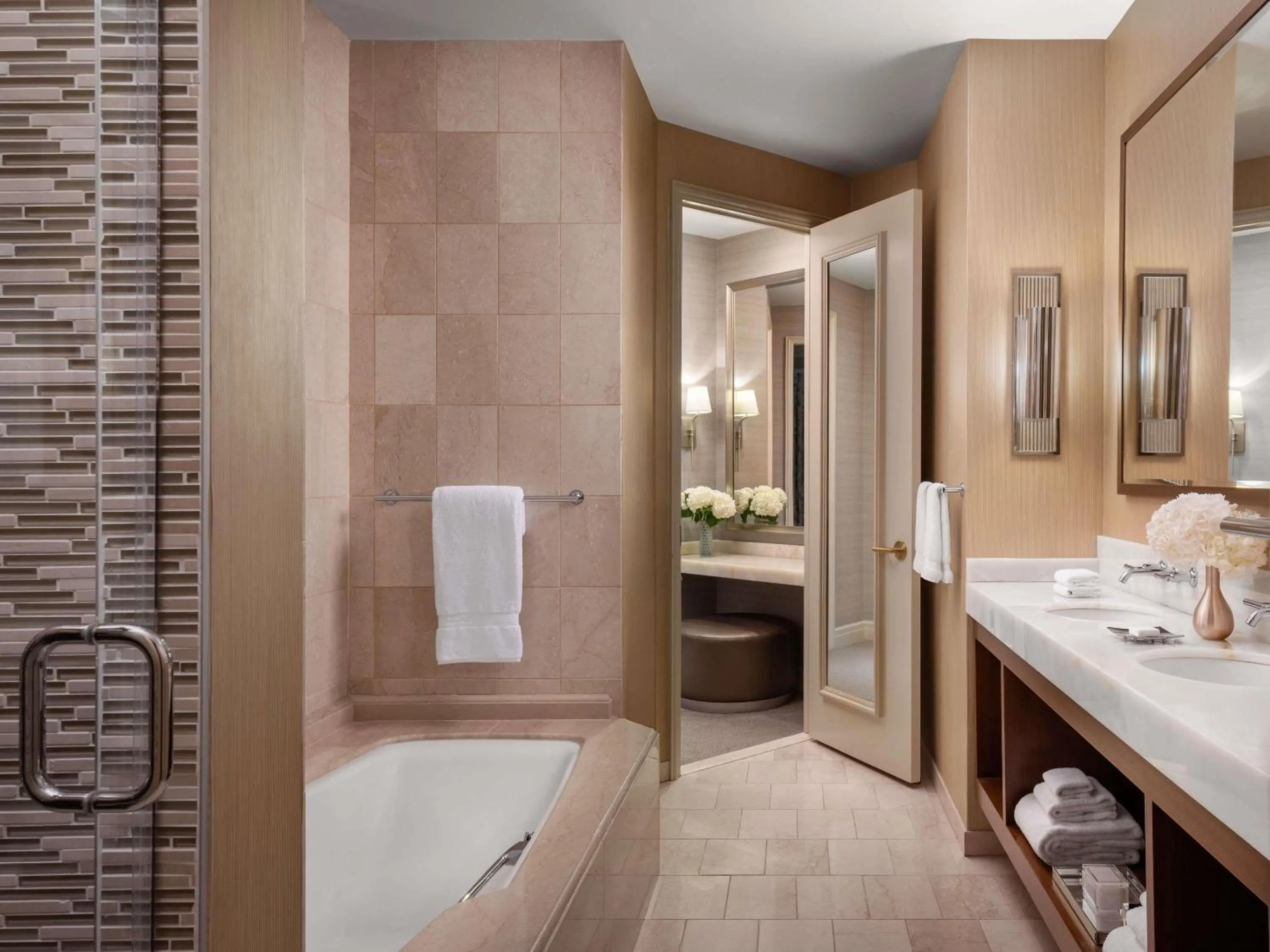 Fairmont Grand 1BR Suite 1 King in Fairmont Chicago Millennium Park