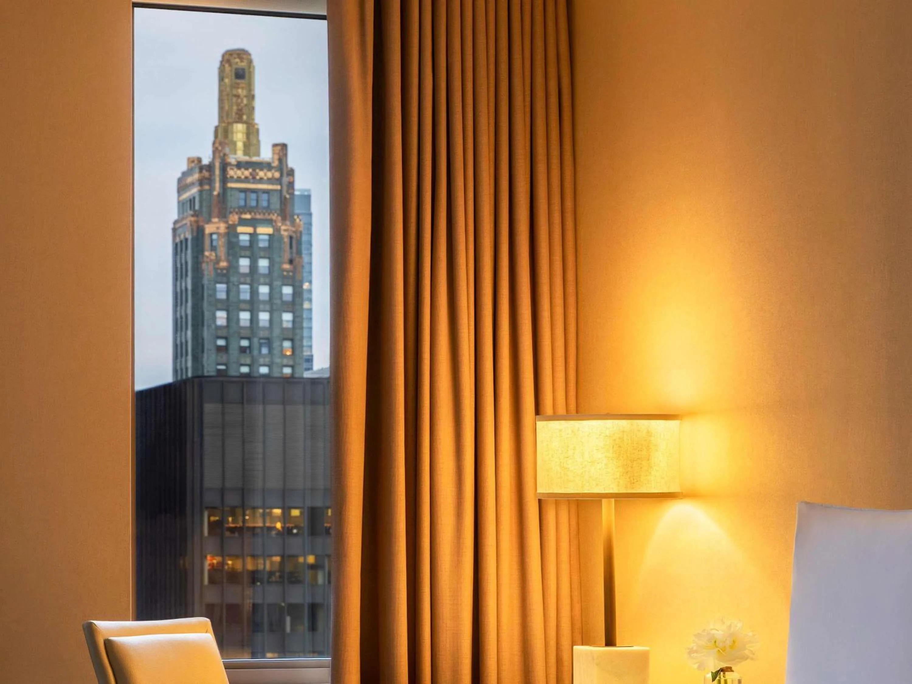 Deluxe King Room with Chicago Cityscape View - Hearing Accessible in Fairmont Chicago Millennium Park