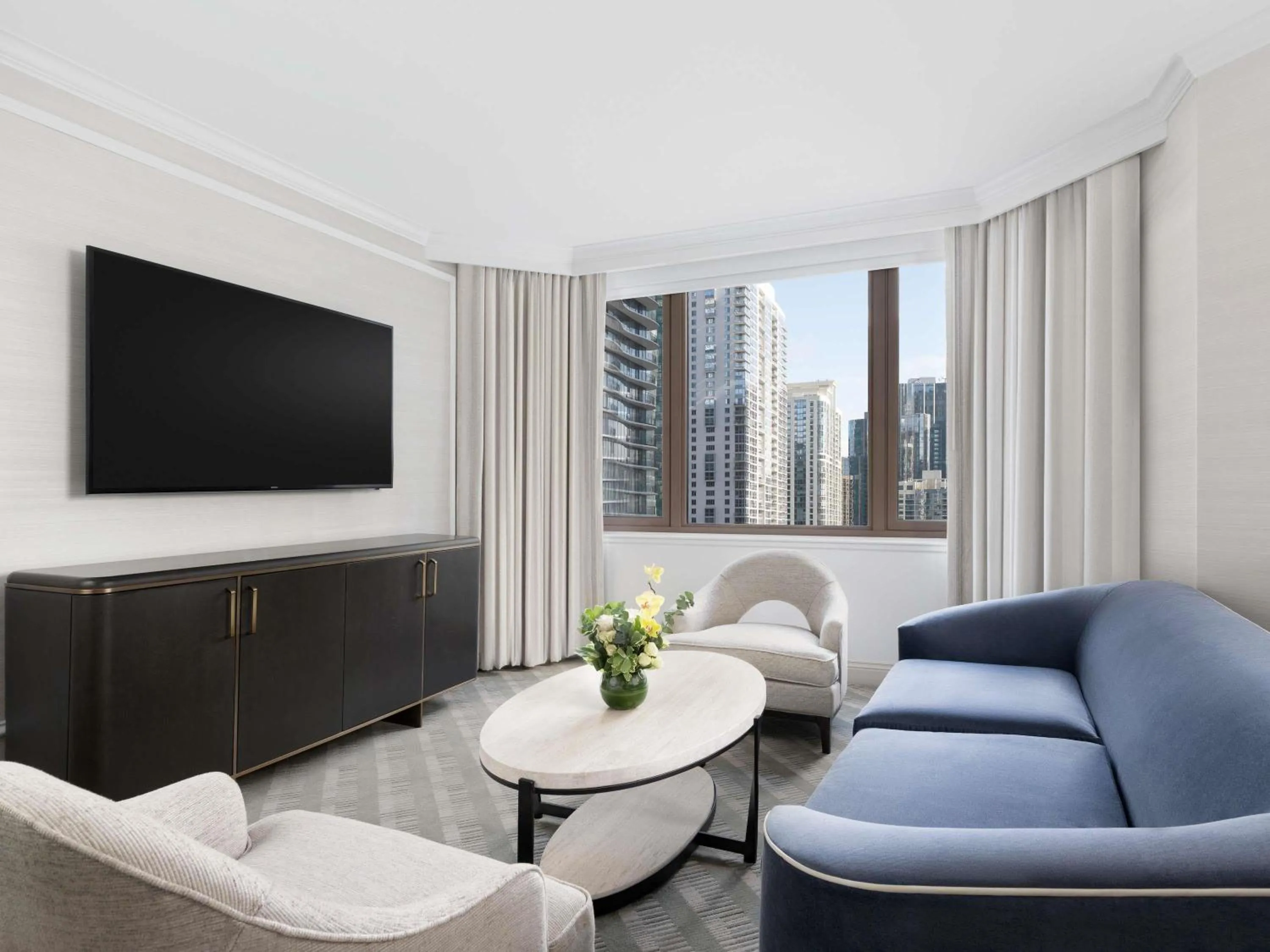 Fairmont Gold Triple Room with Mobility Access /Roll In Shower/Park and Lake View in Fairmont Chicago Millennium Park