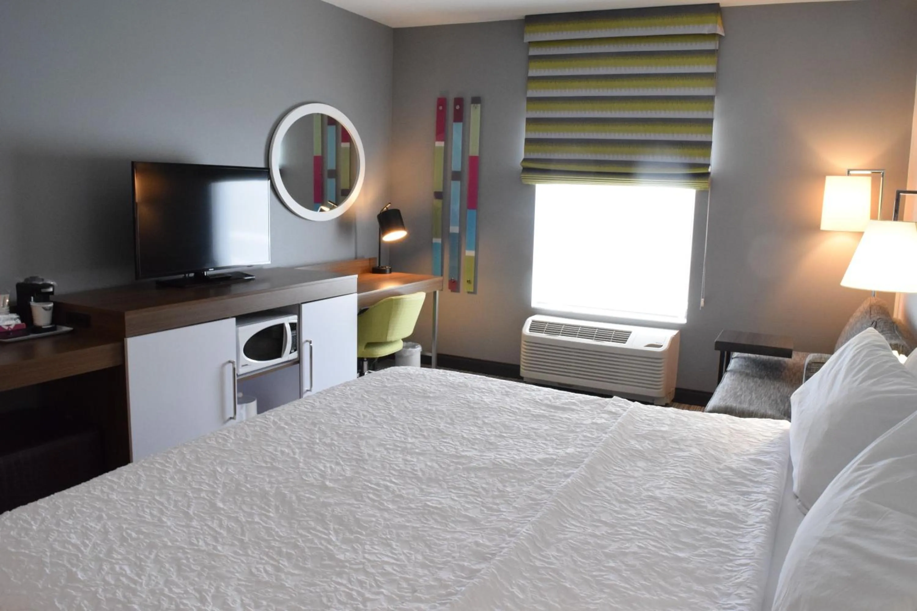 King Room with Sofa Bed - Non-Smoking in Hampton Inn Hamburg