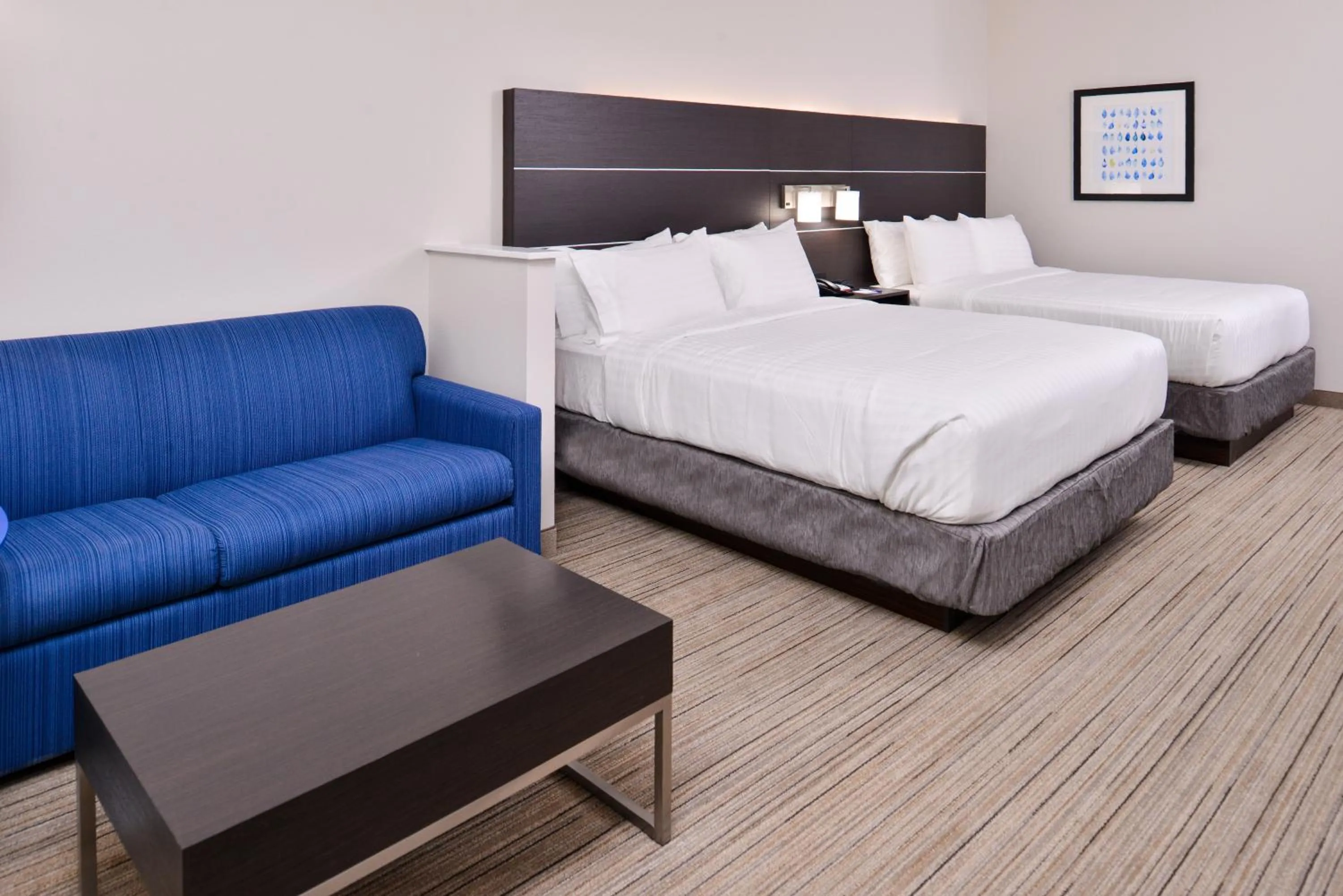 Queen Suite with Two Queen Beds and Sofa Bed in Holiday Inn Express - Bethlehem by IHG