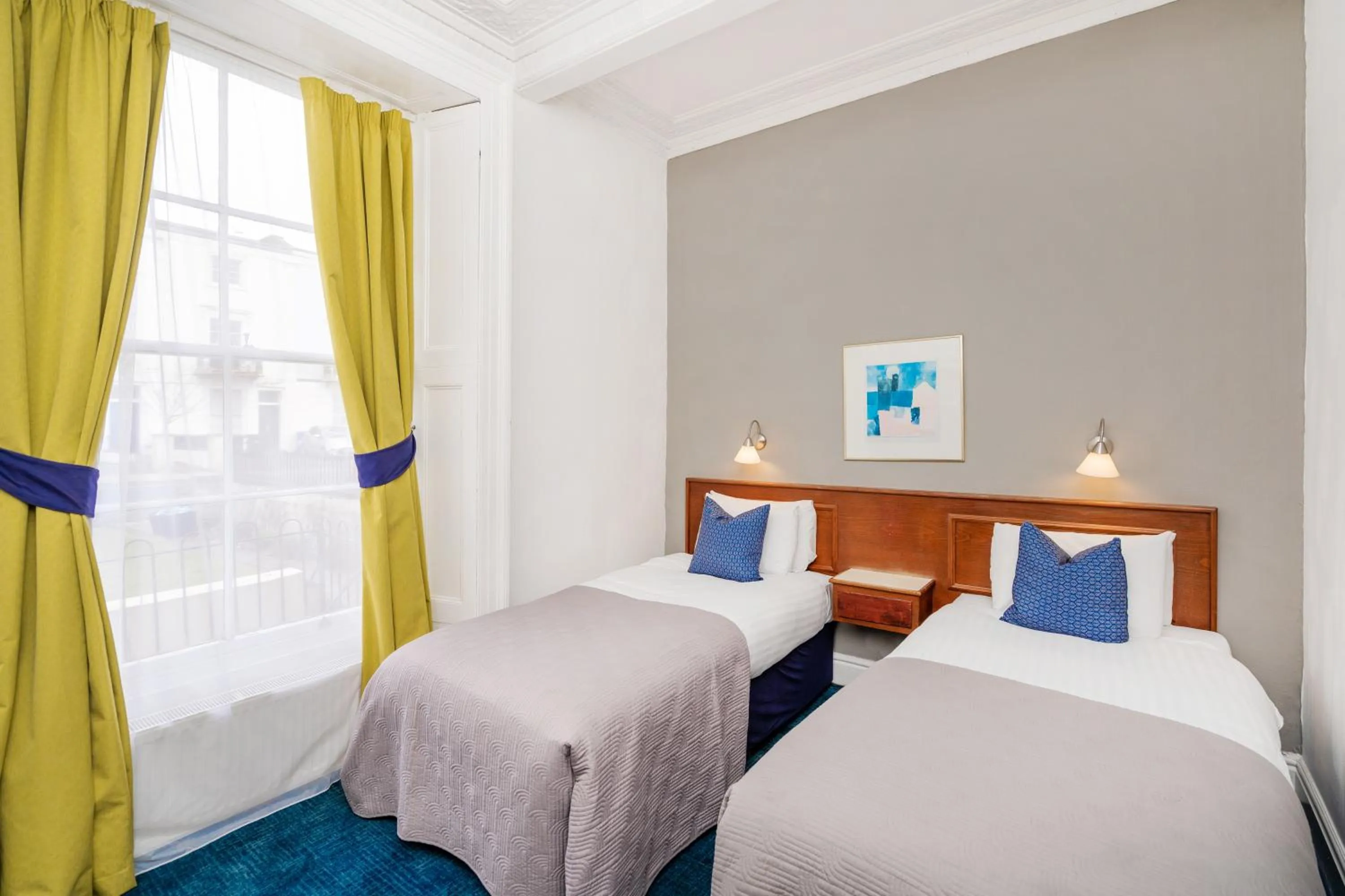 Twin Room in The Washington