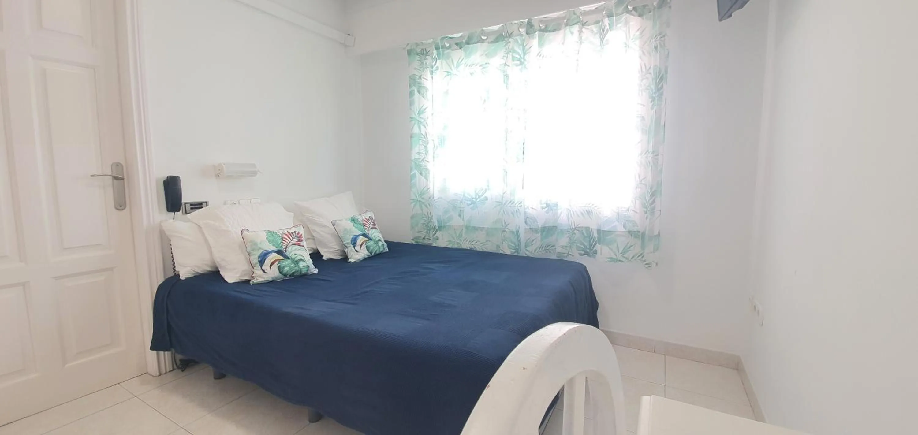 Mini Double Interior Room in Hugo Beach Hotel & Apartments