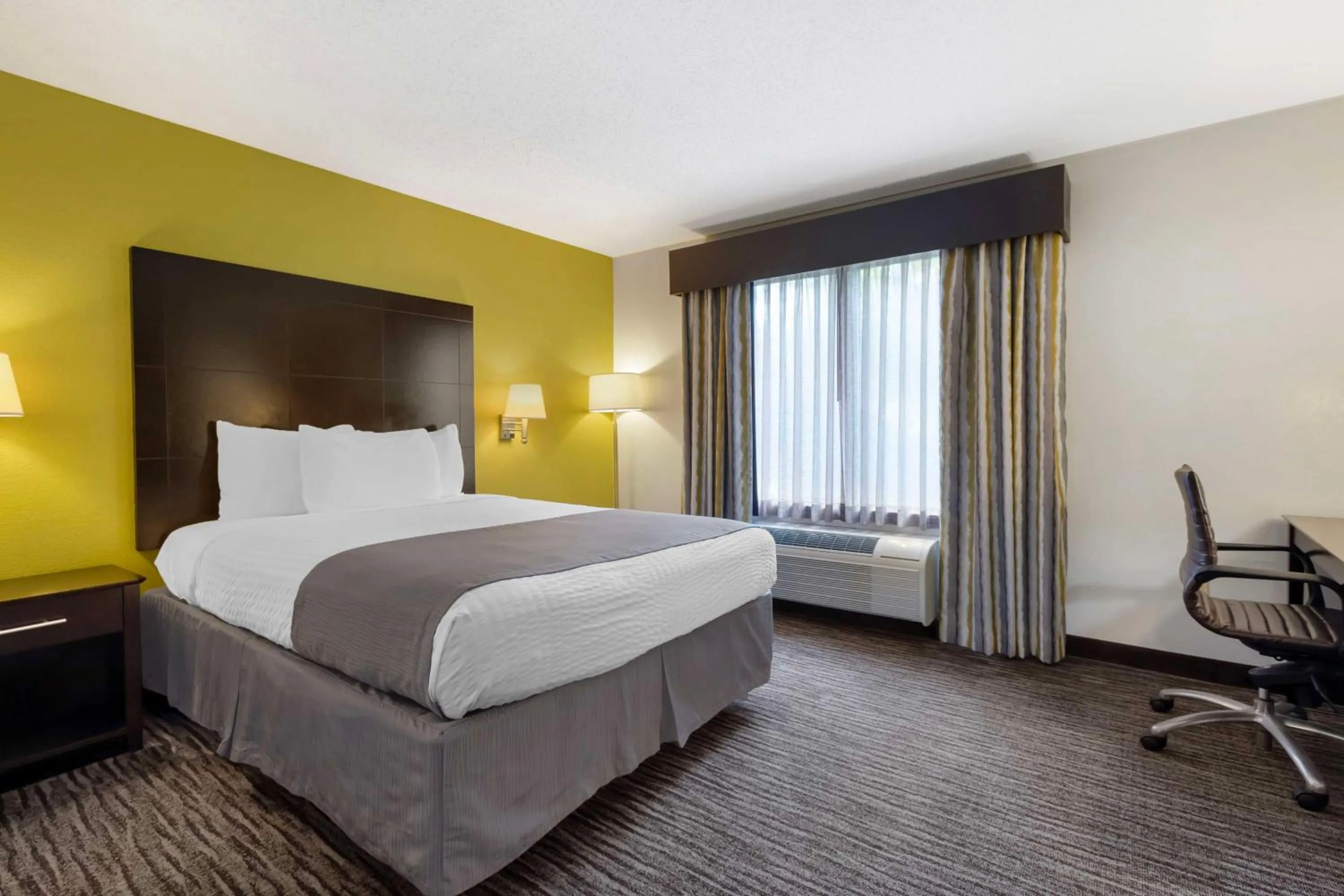 Queen Room - Non-Smoking in Best Western Magnolia Inn and Suites