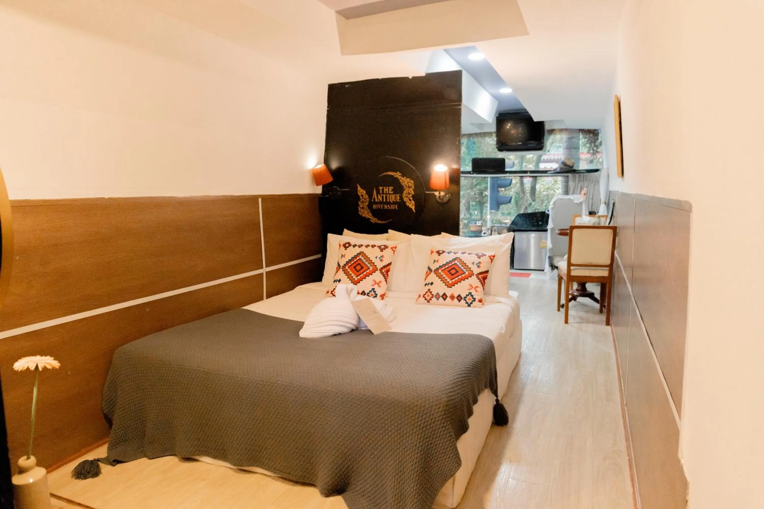 Caravan in The Antique Riverside Resort