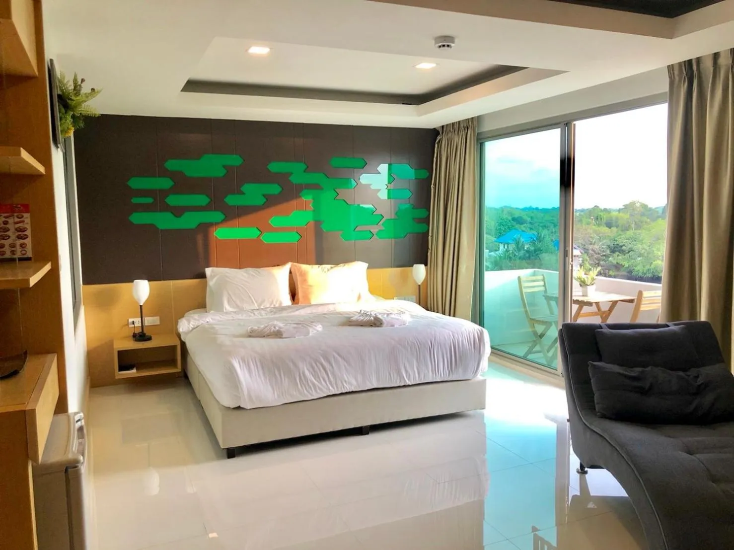 Superior King Room with Bathtub in The Peak