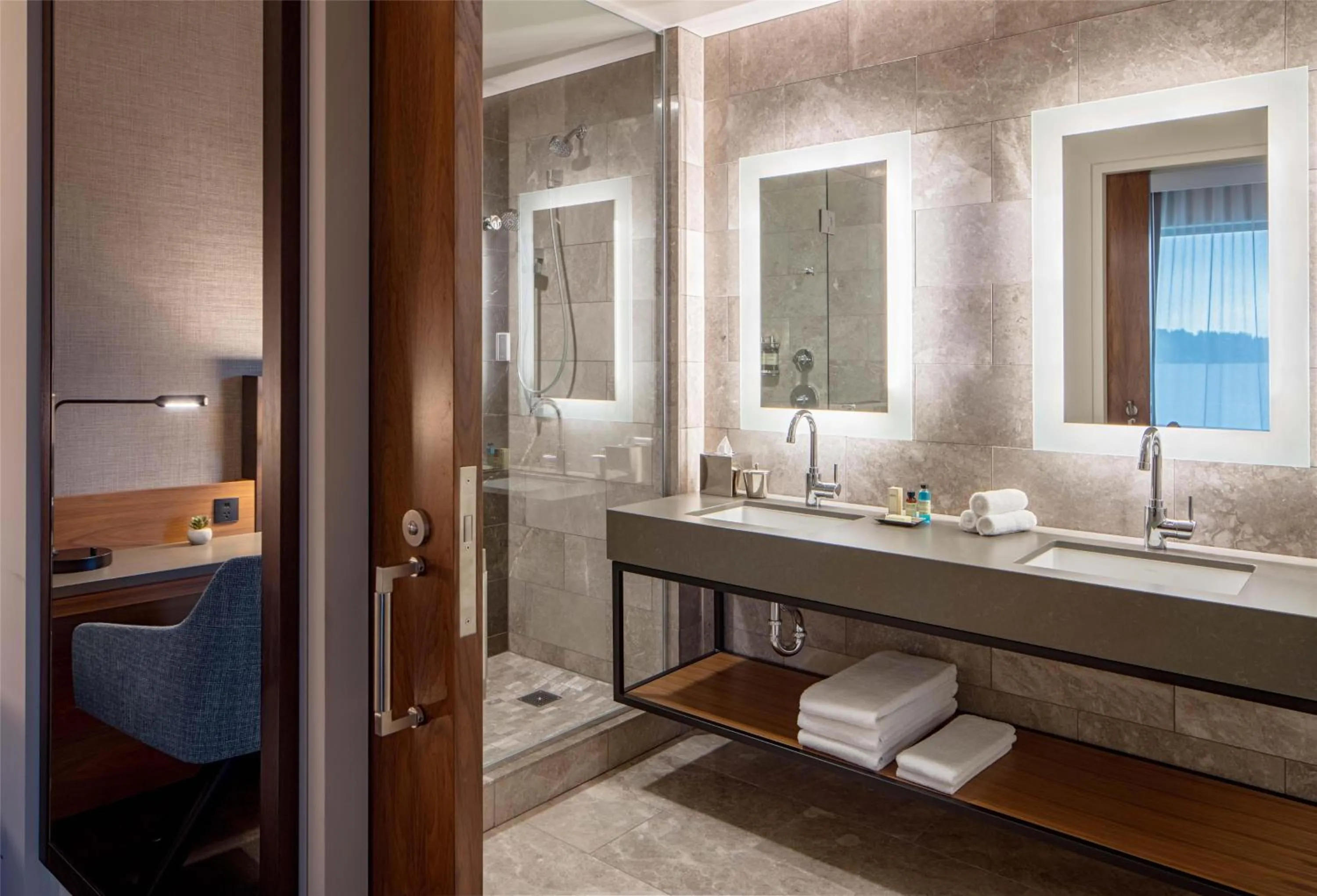 Executive Suite in Hyatt Regency Lake Washington at Seattle's Southport