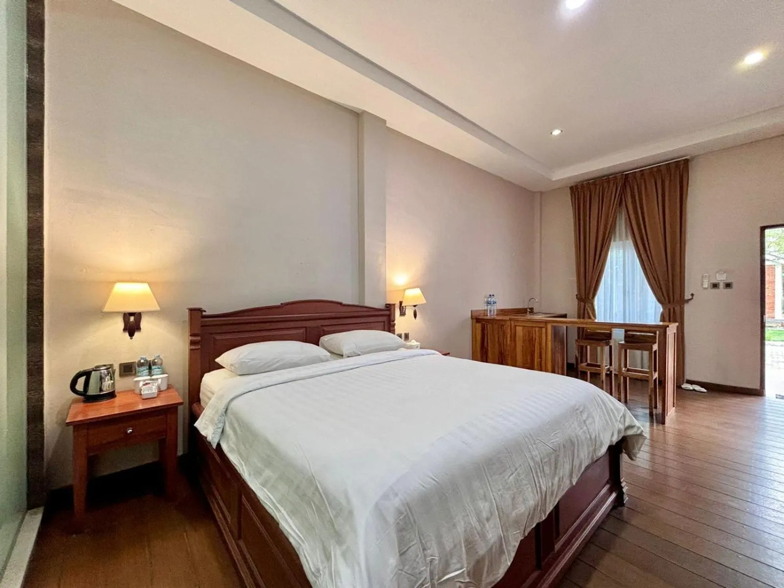 Villa Queen Room in Thong's Inn Hotel Kualanamu