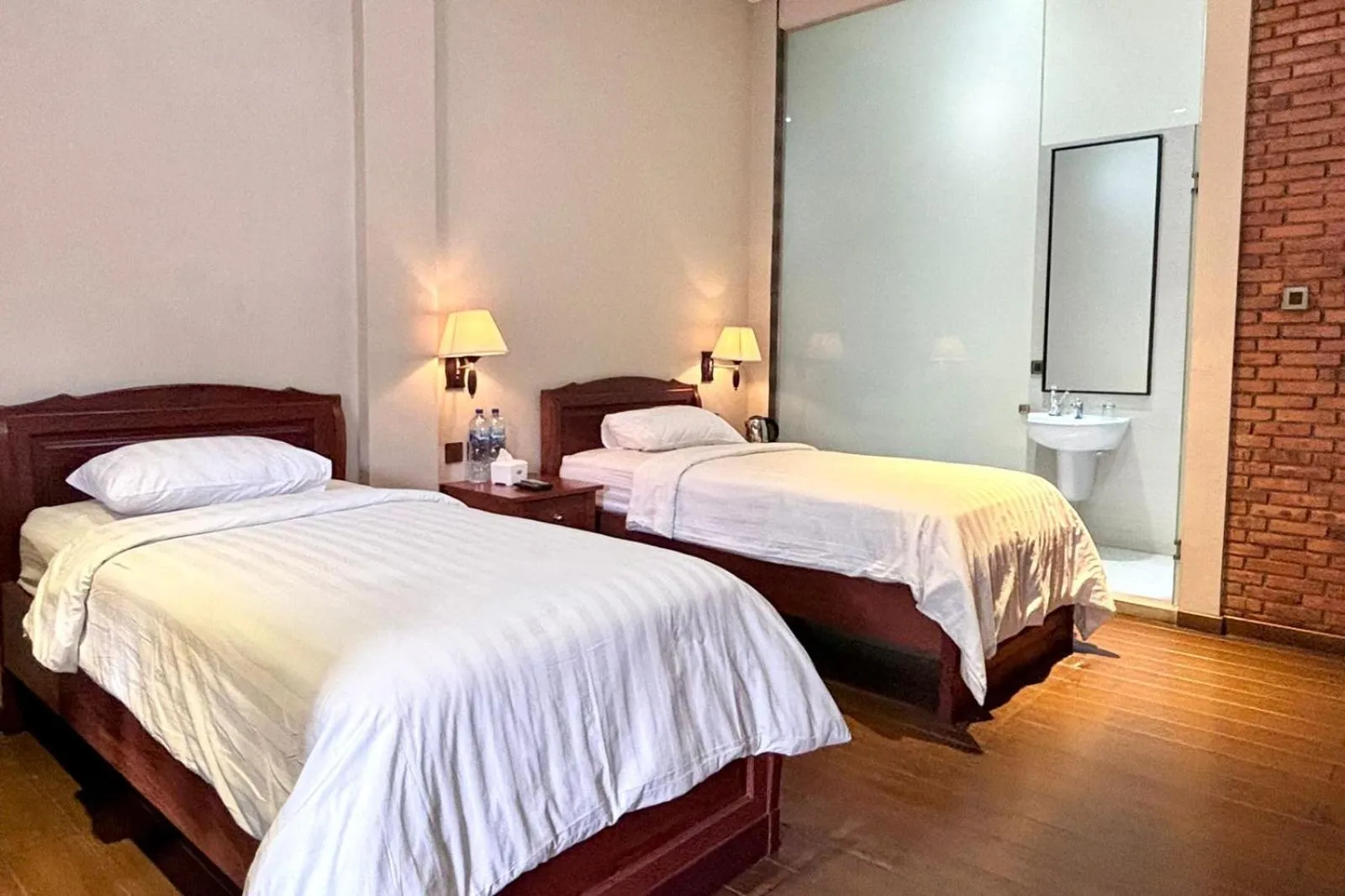 Villa Twin Room in Thong's Inn Hotel Kualanamu