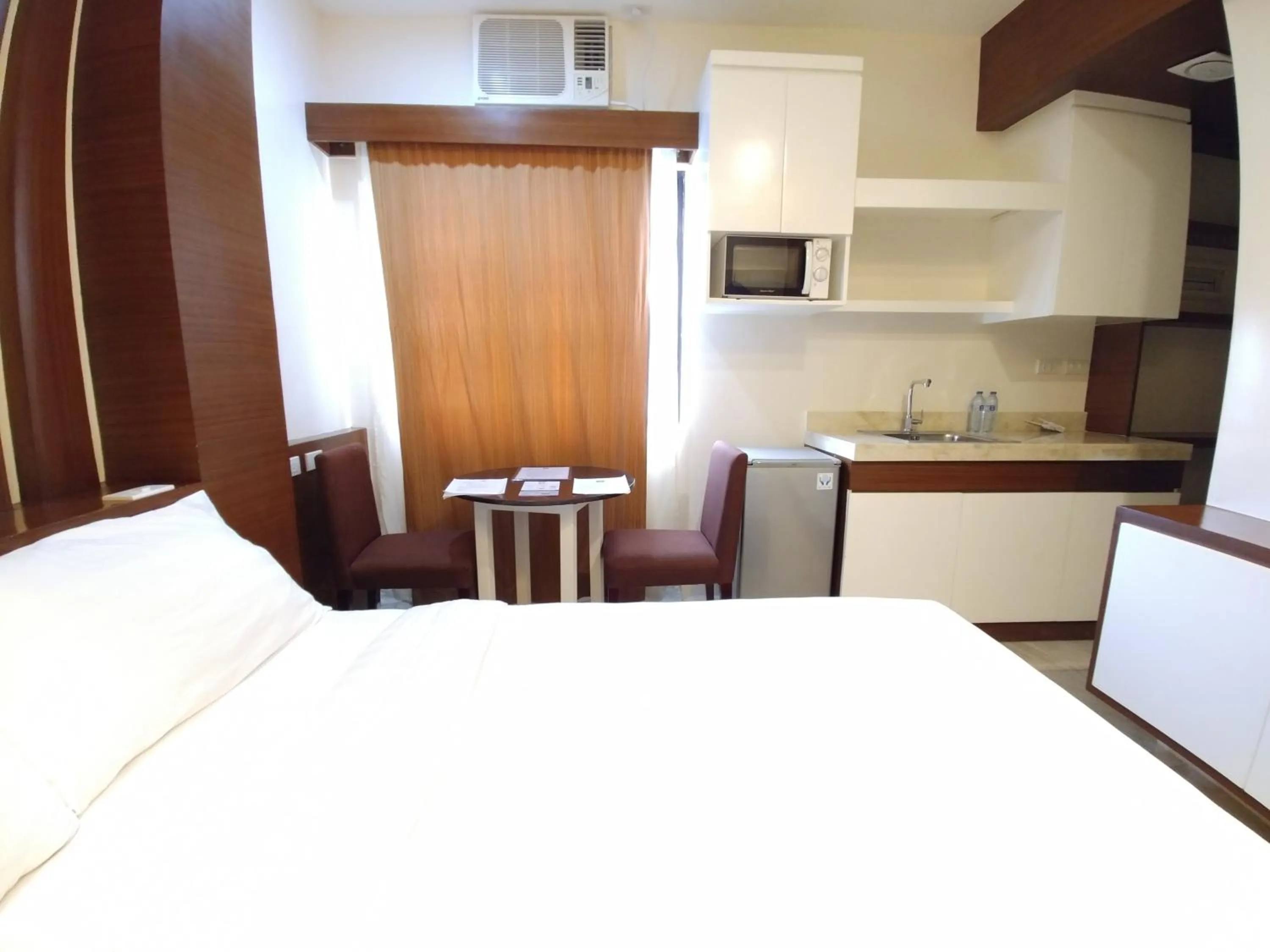 Standard Queen Room in Bed and Bath Serviced Suites