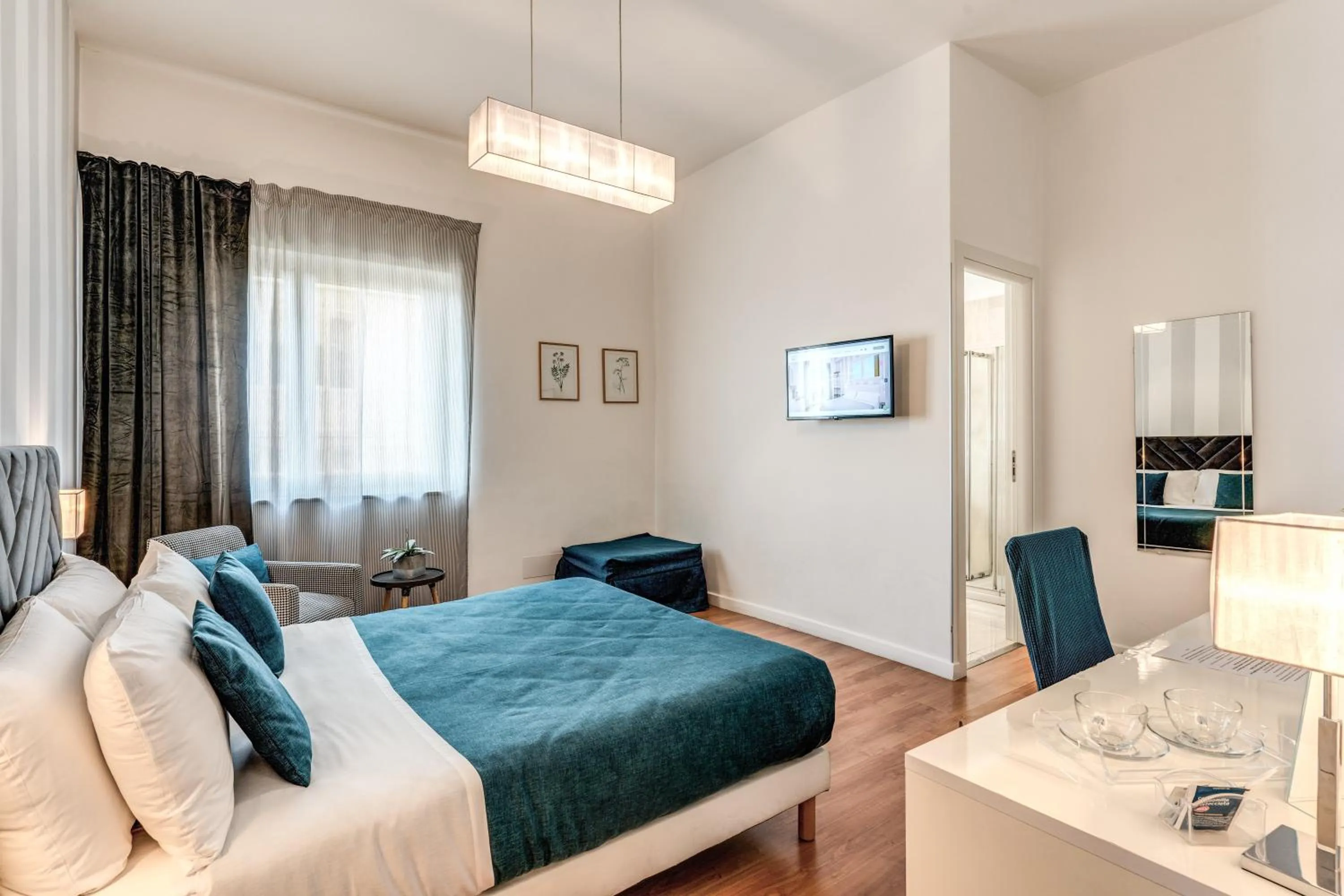 Deluxe Double Room with Side Sea View - single occupancy in Napoli Great View B&B