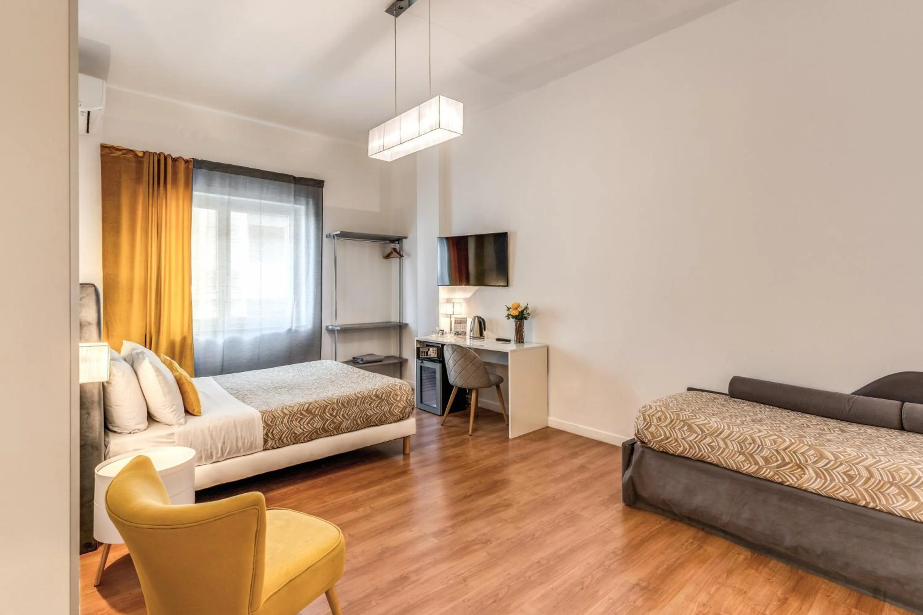 Junior Suite with Side Sea View - single occupancy in Napoli Great View B&B