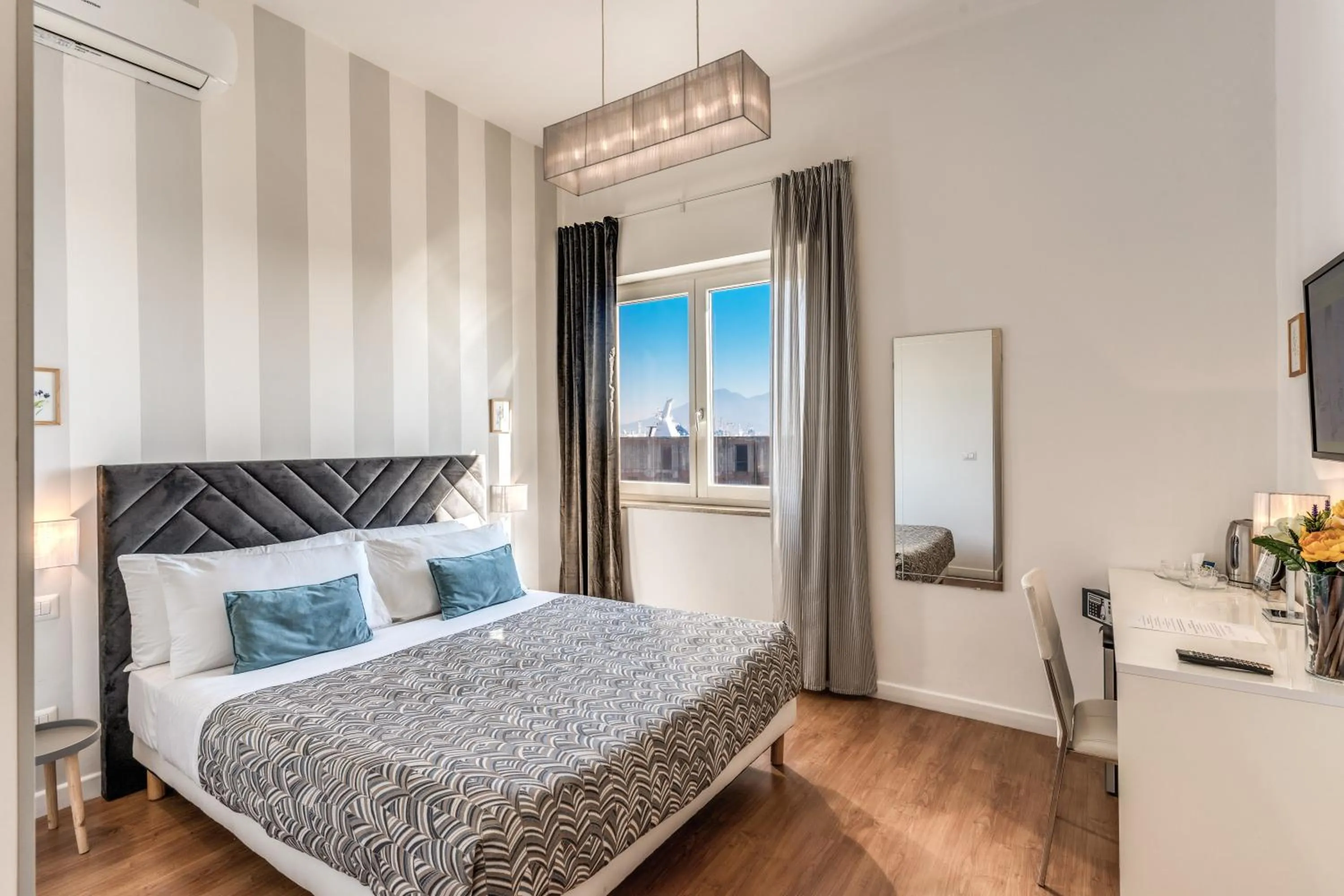 Deluxe Double Room with Sea View - single occupancy in Napoli Great View B&B