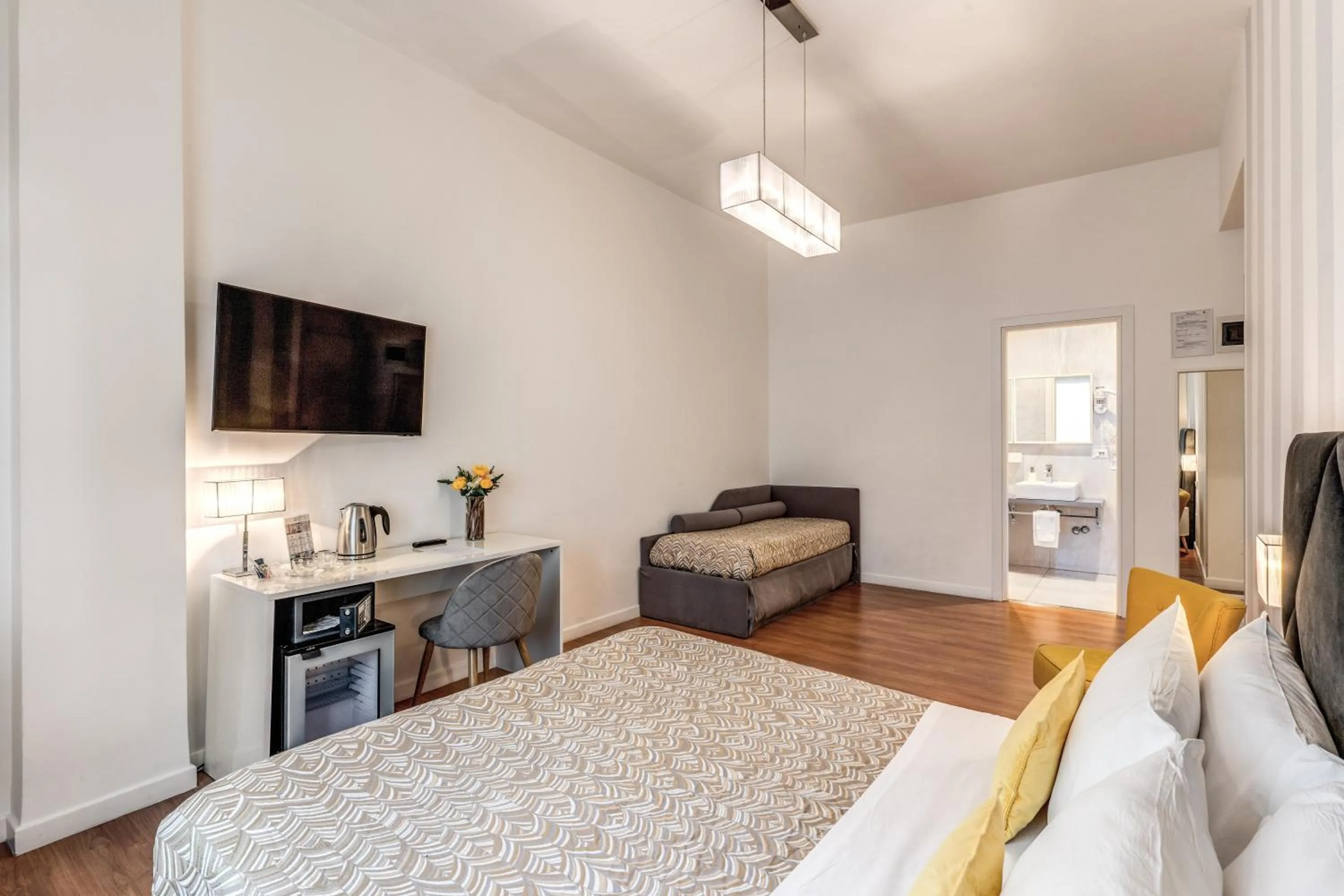 Junior Suite with Side Sea View - single occupancy in Napoli Great View B&B