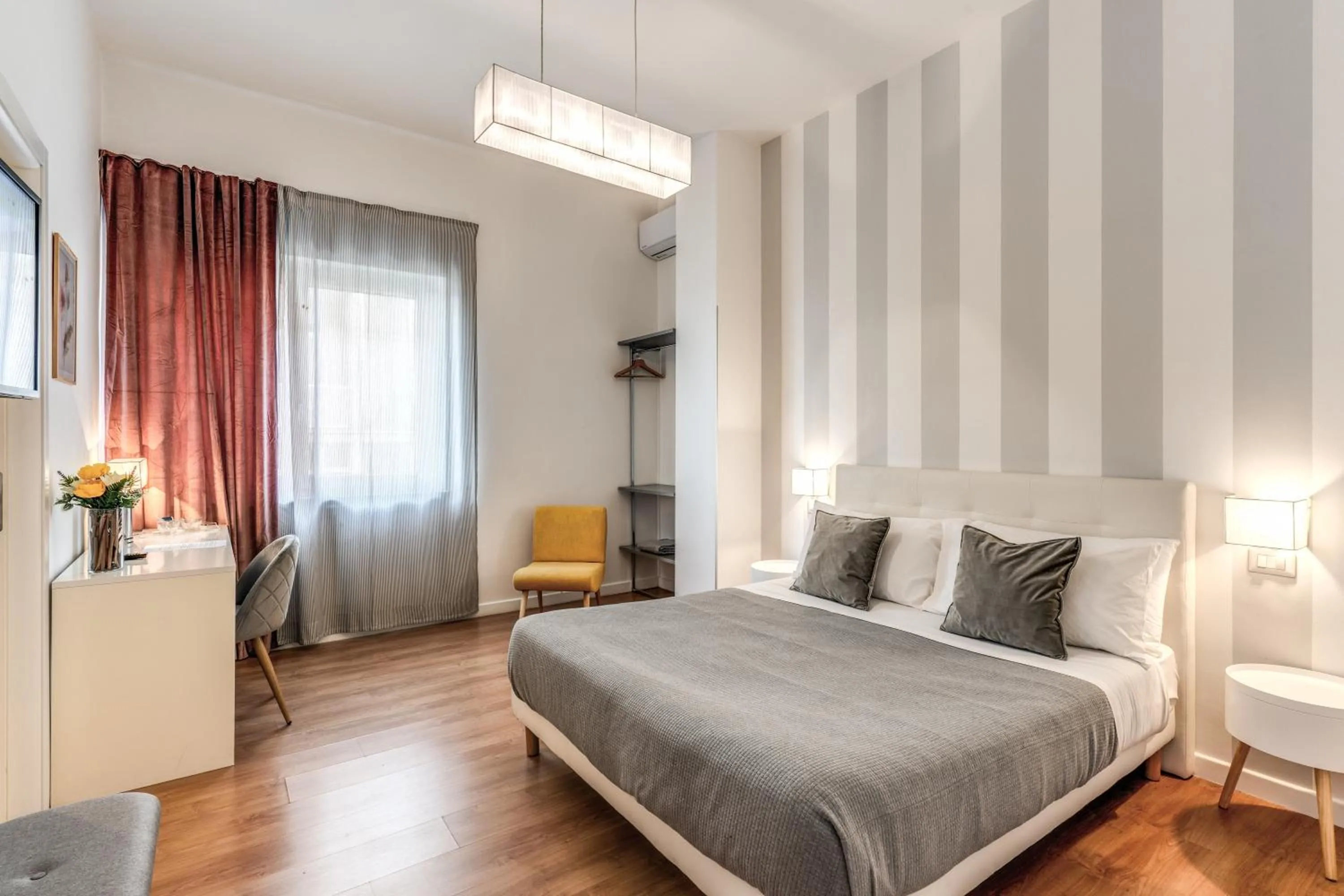 Standard Double Room with Side Sea View in Napoli Great View B&B