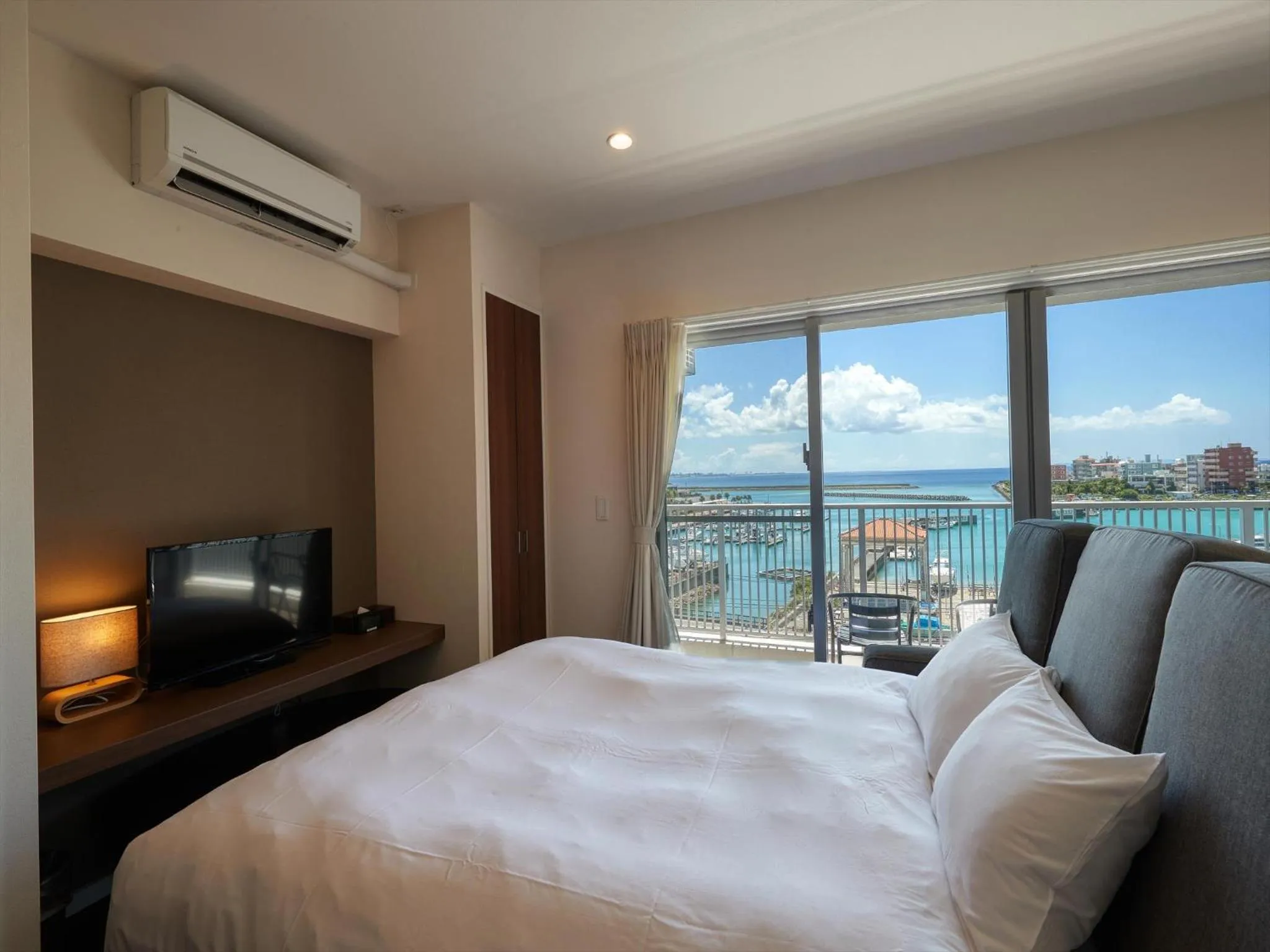 Superior Twin Room with Sea View in Seaside Condominium Rana Chatan