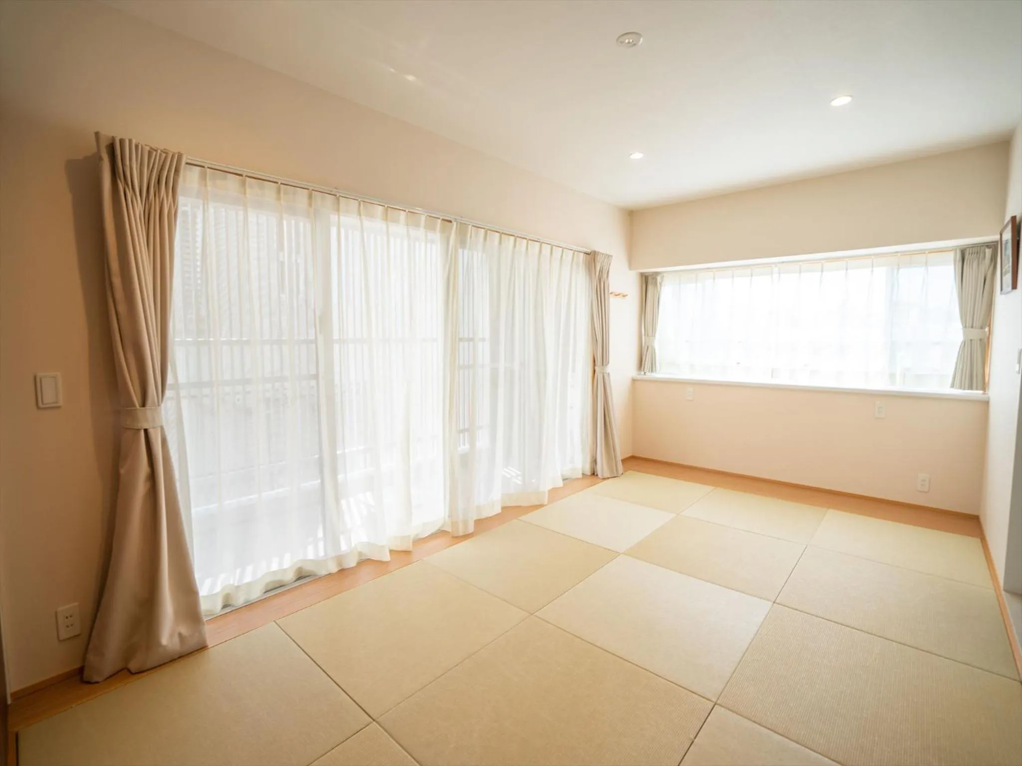 Japanese-Style Room in Seaside Condominium Rana Chatan