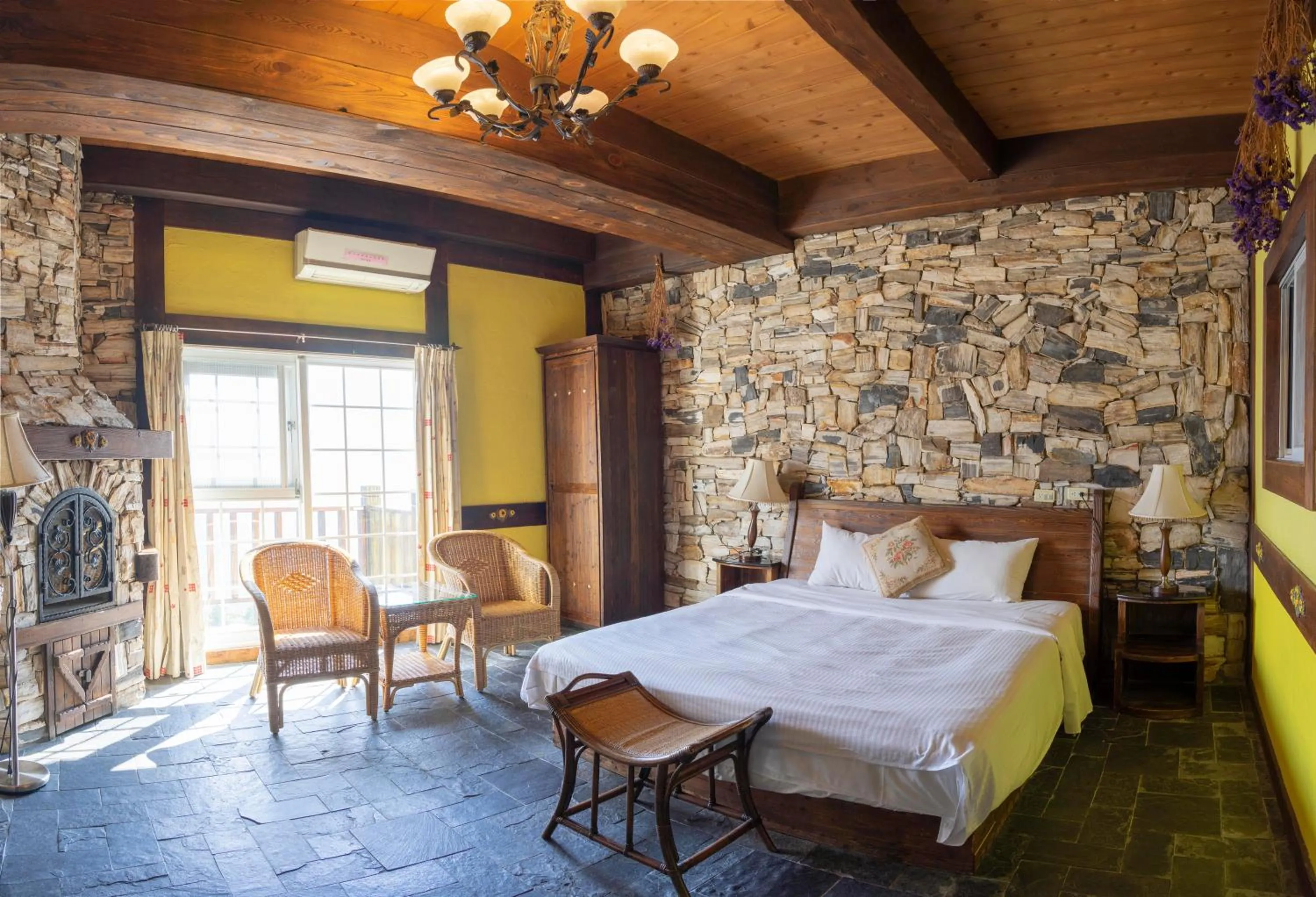 Superior Double Room in Provence Rose Lodge