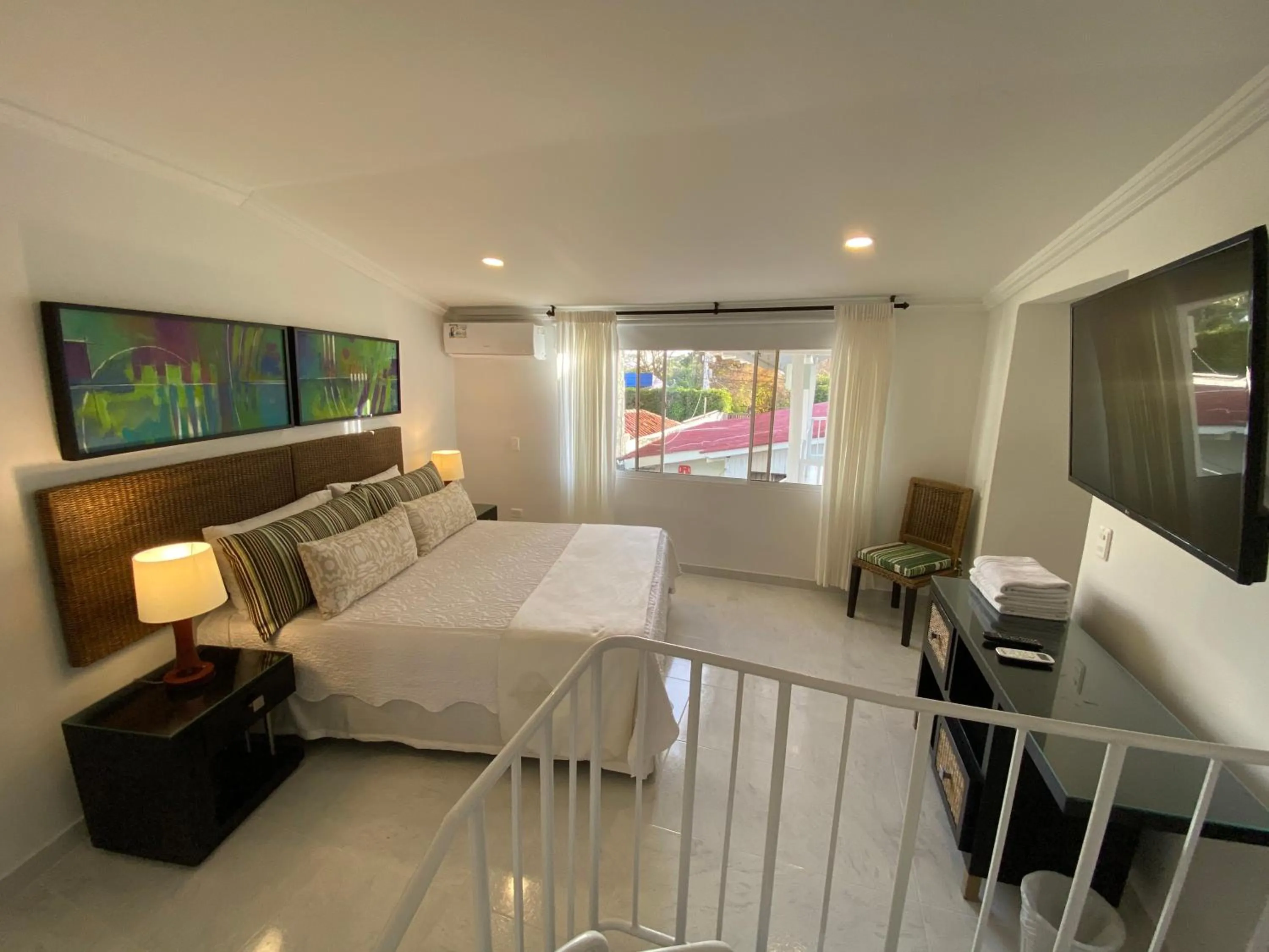 Studio - Split Level in Red Ground Village