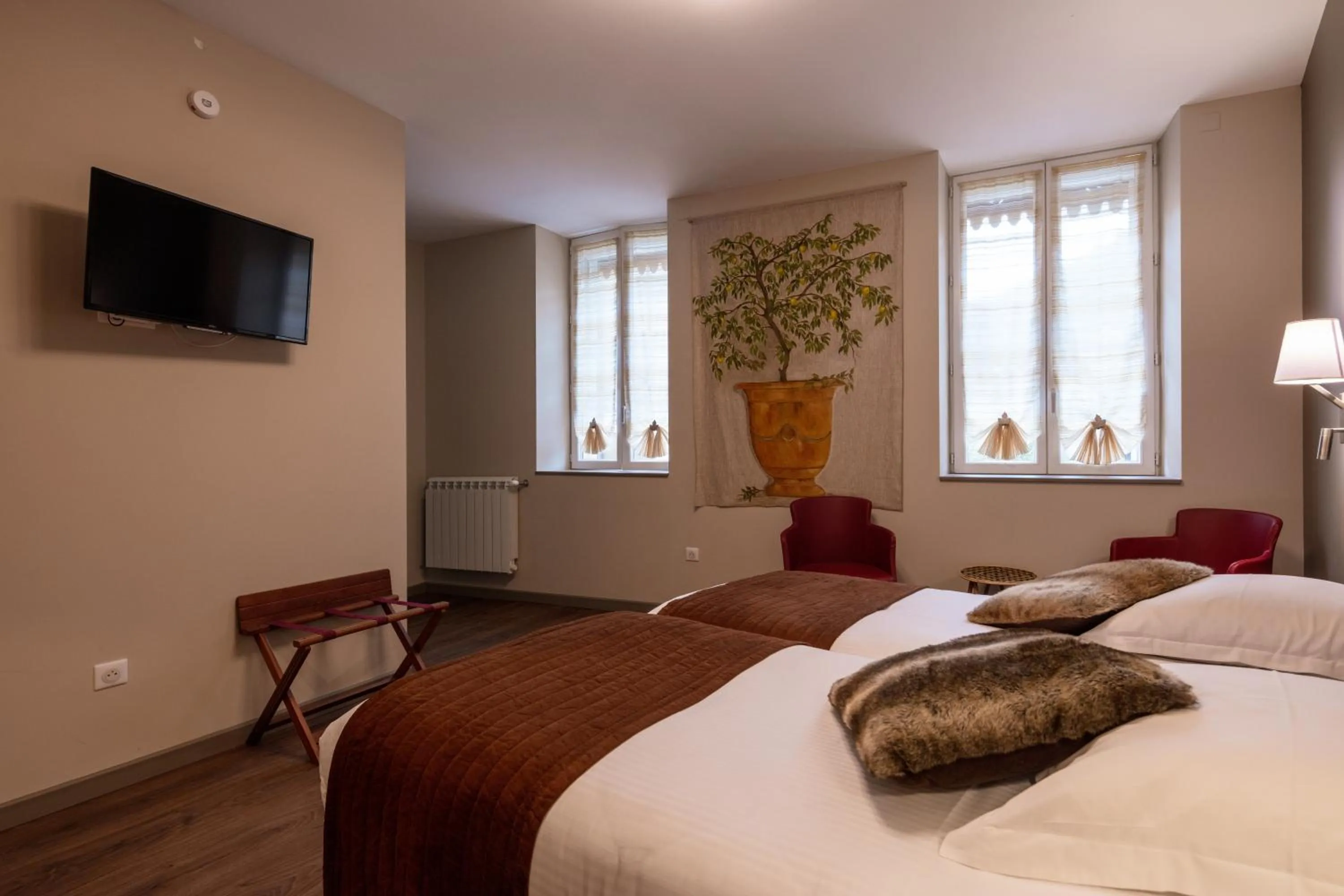 Twin Room in Logis Hôtel Restaurant de la Paix