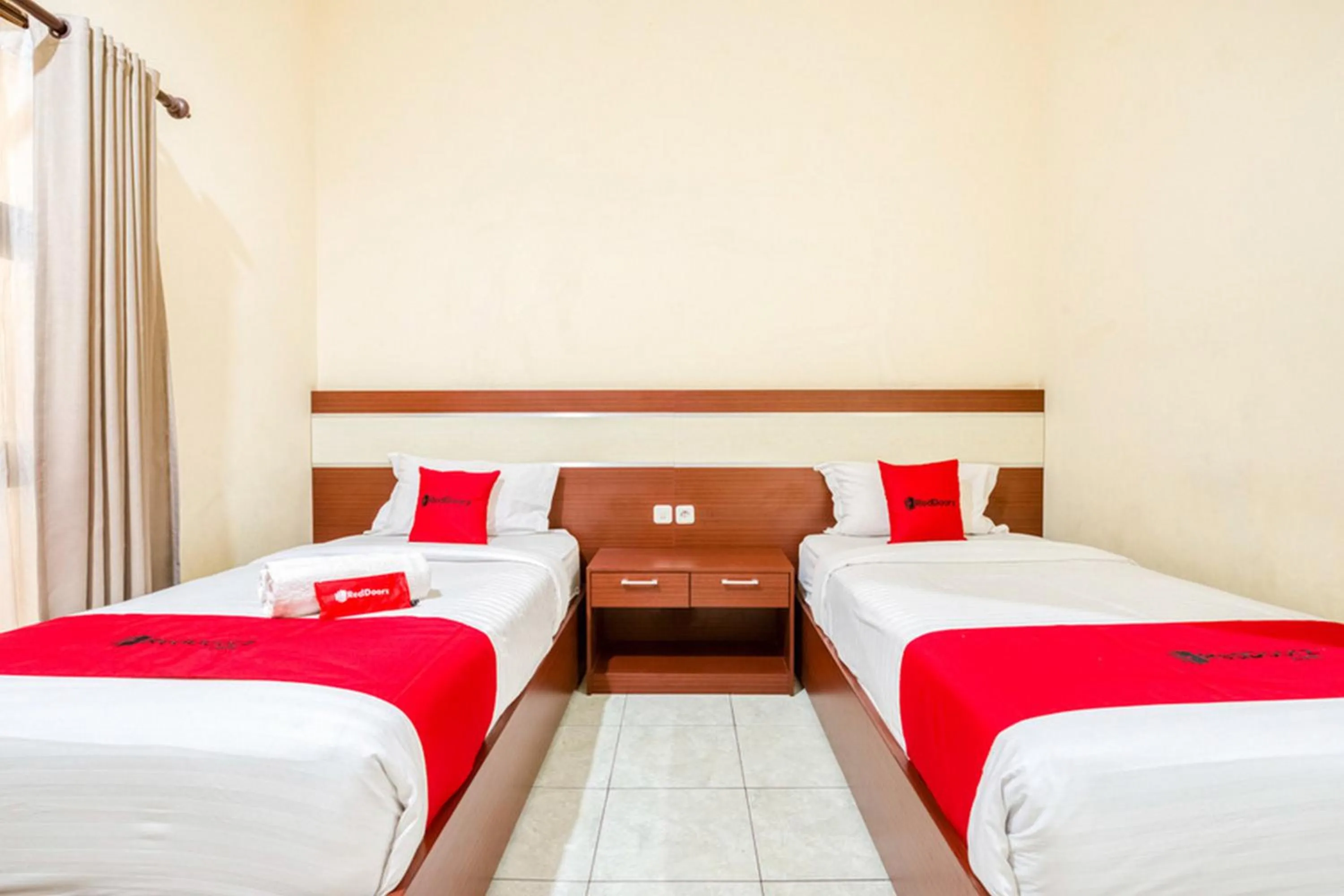 Twin Room in RedDoorz Syariah @ Jalan Simpang Gajayana