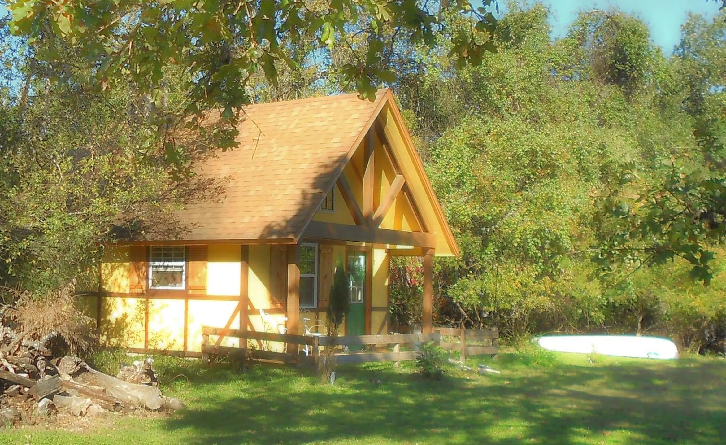 Schneewittchen Two-Bedroom Cottage in Rarumpelpunzeldornaschenwittchen