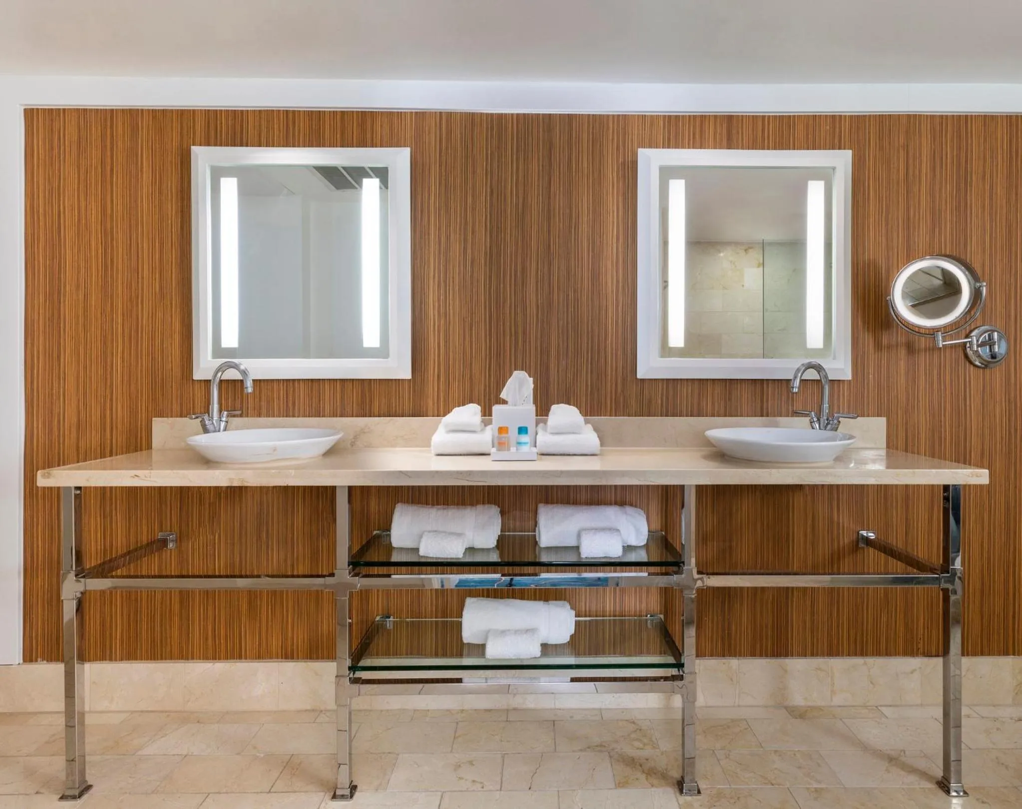 Premium King Room in Riviera Resort Palm Springs