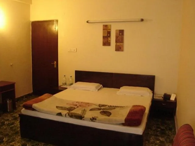 Deluxe Double Room with Extra Bed in Pamposh Guest House GK II Market