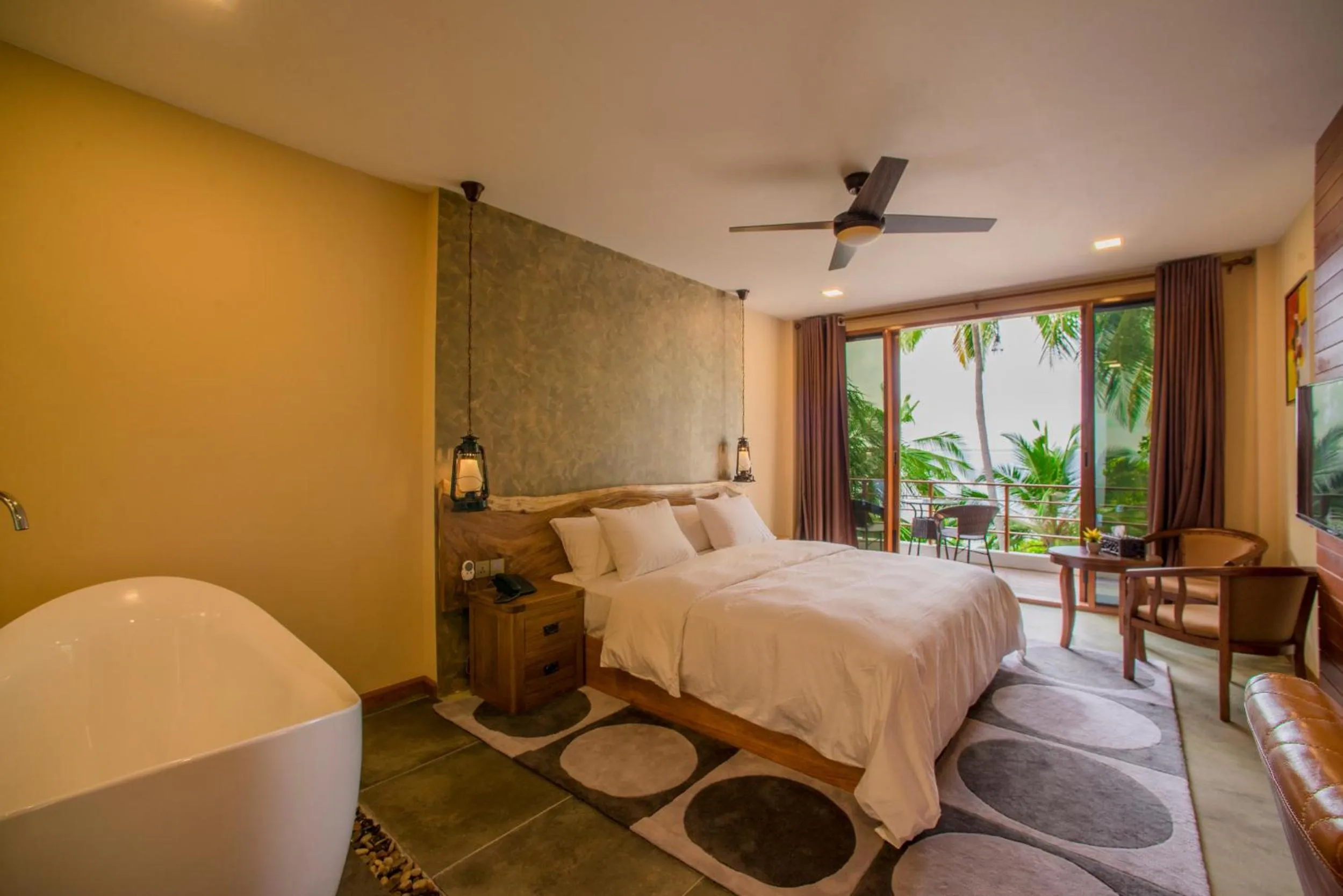 Ocean Front Room with Spa Bath & Balcony - single occupancy in Kiha Beach