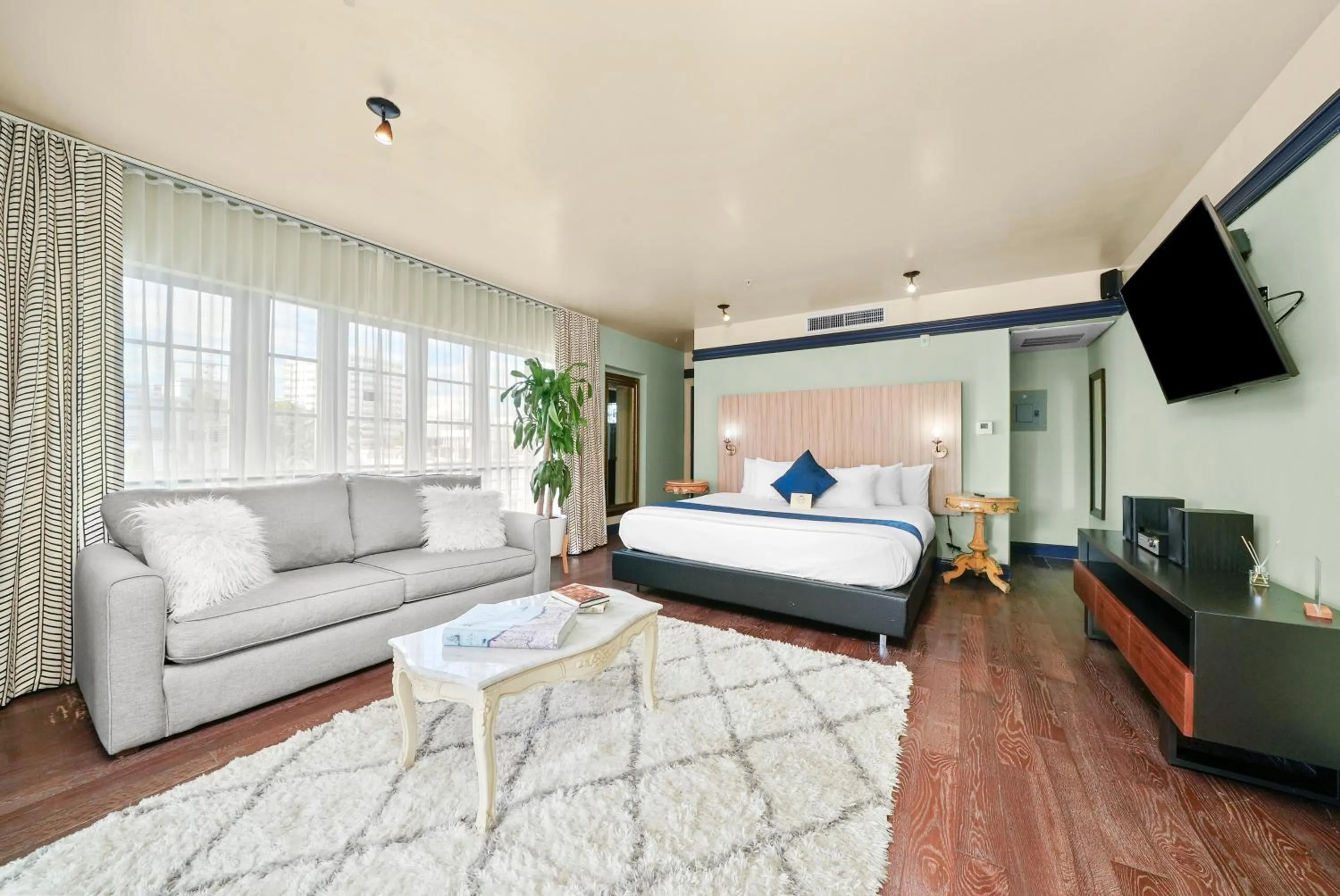  Penthouse Rooftop Terrace Studio in Riviera Suites