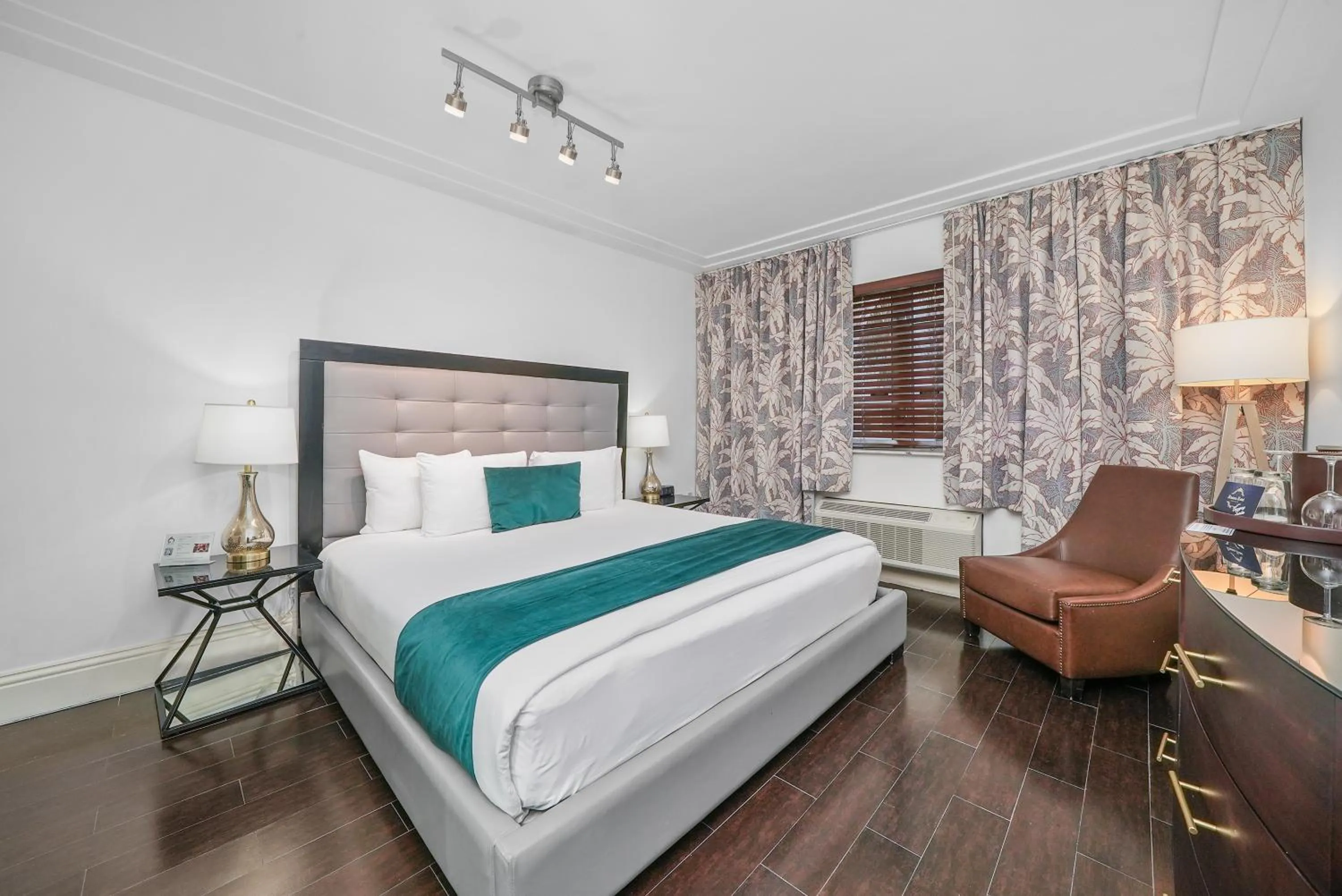 Classic King in Riviera Suites