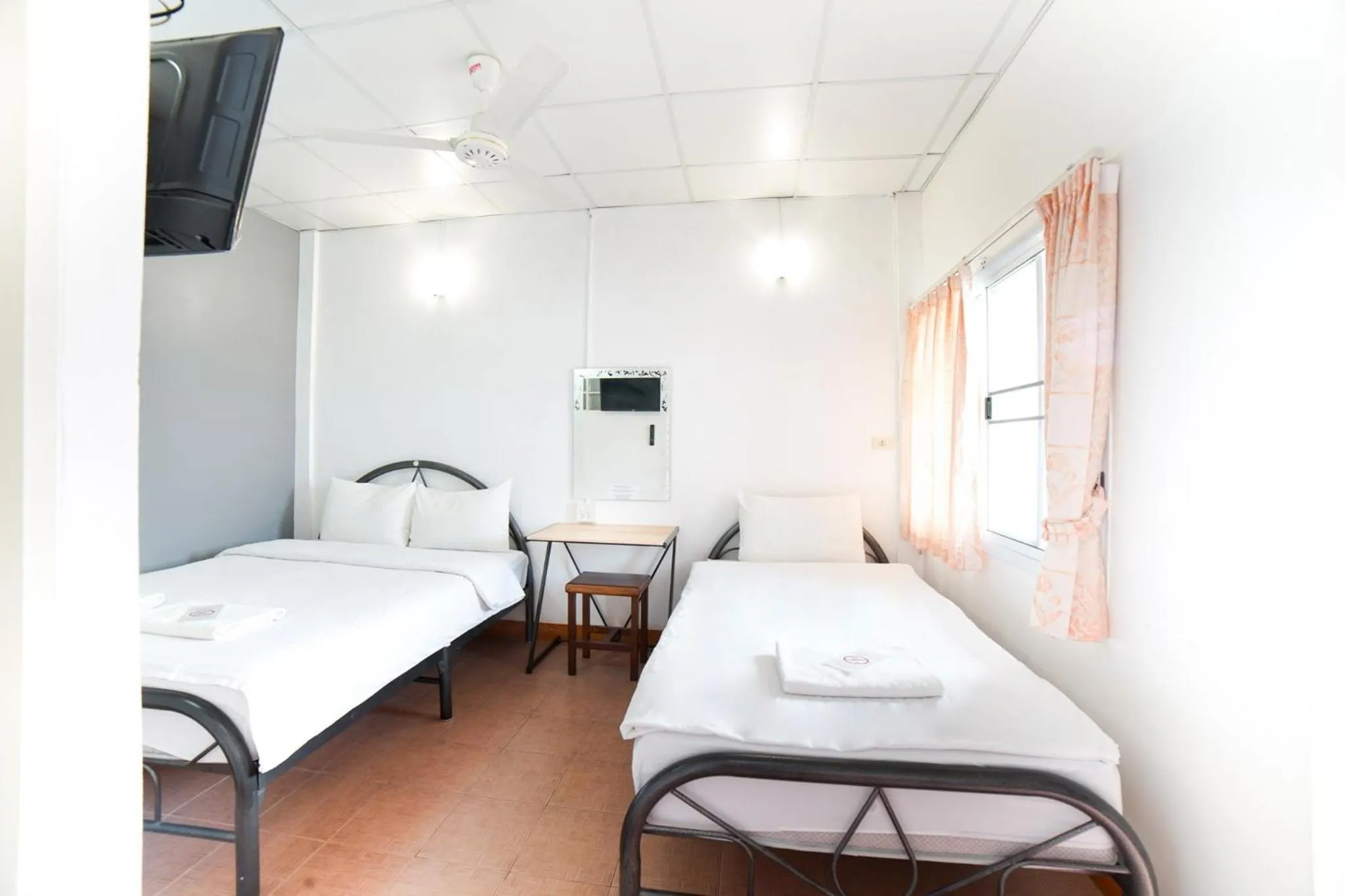 Apartment with Shower in Pakdee House