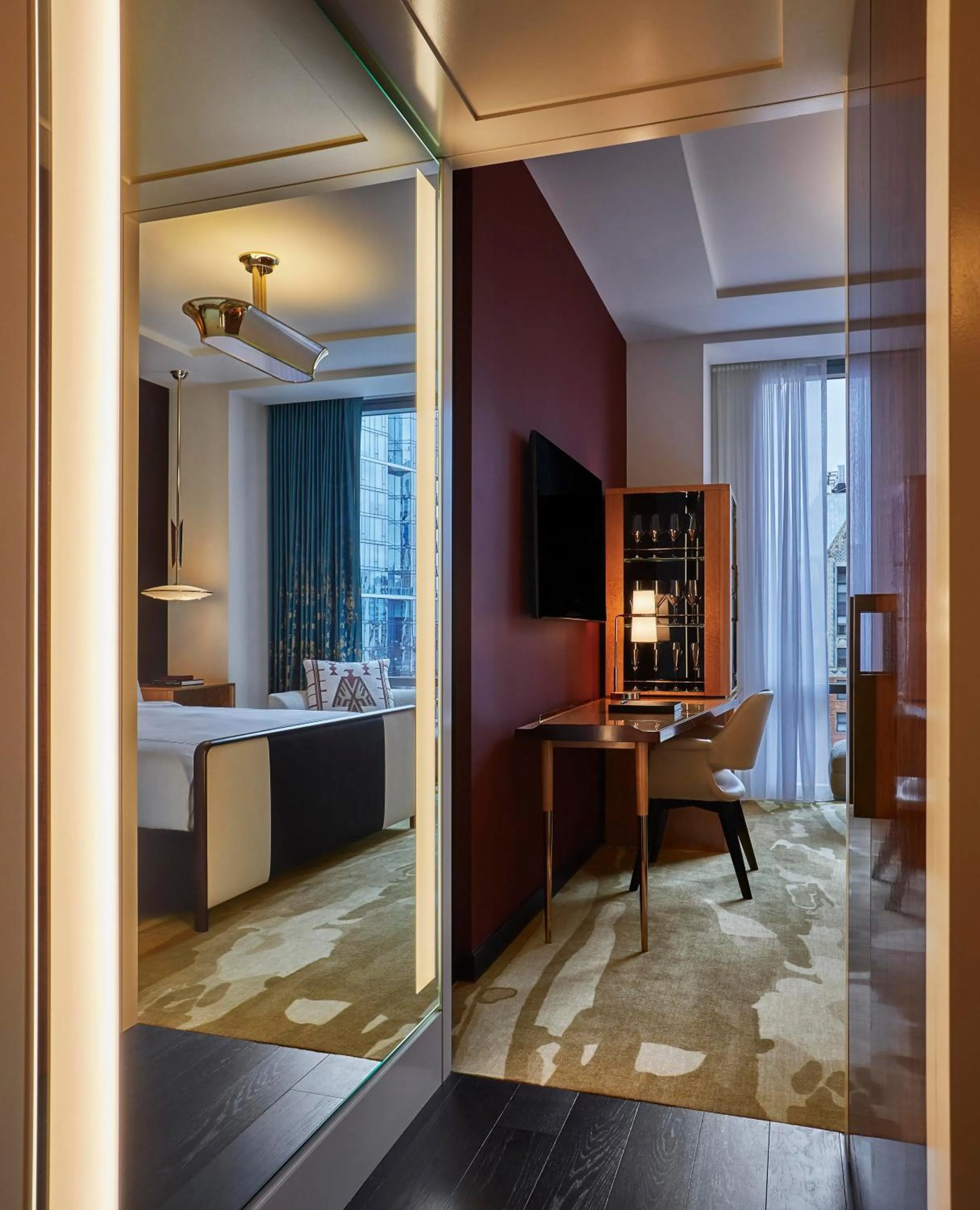 Deluxe King Room in Viceroy Chicago