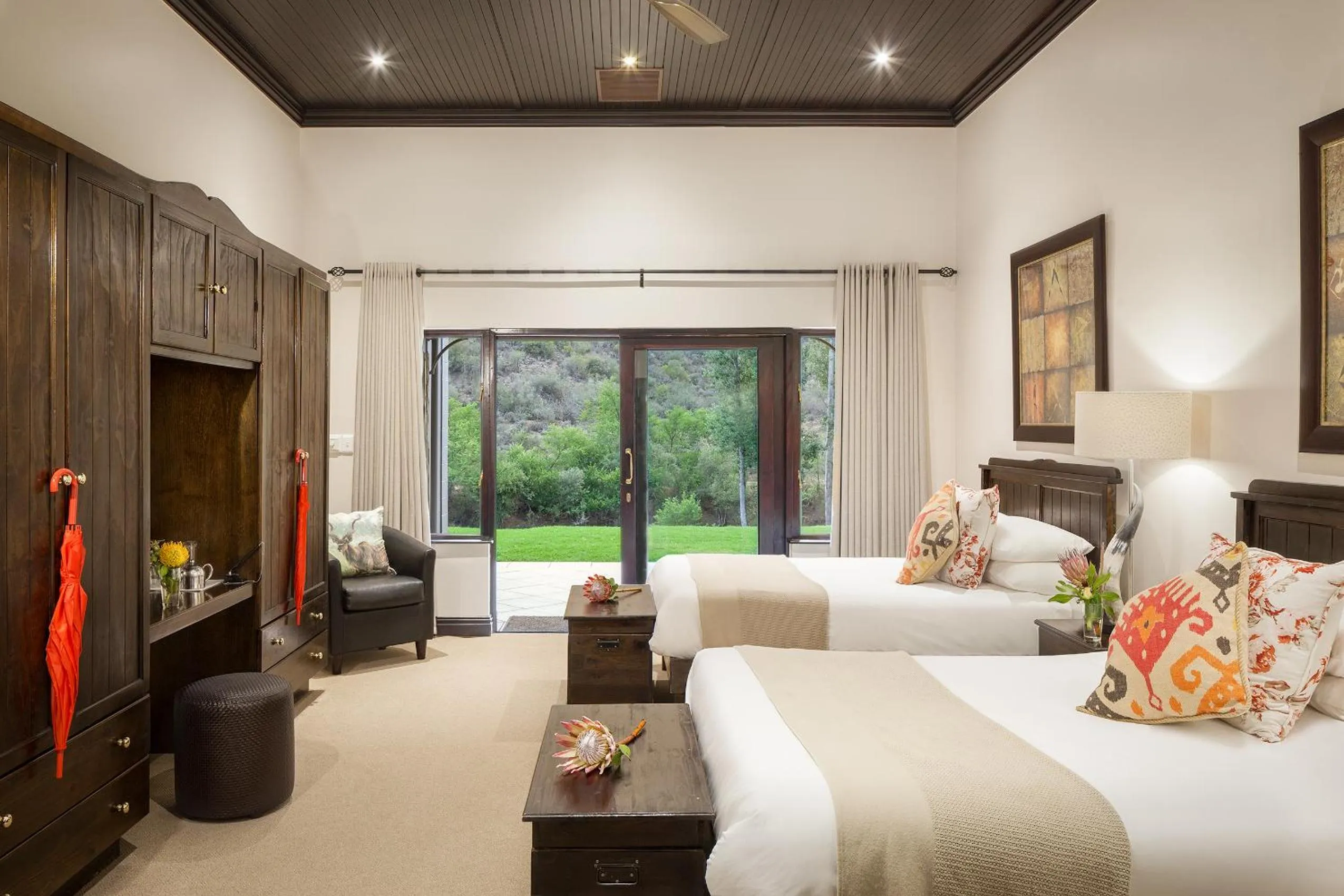 Deluxe Double or Twin Room with Mountain View in Wildehondekloof Game Lodge