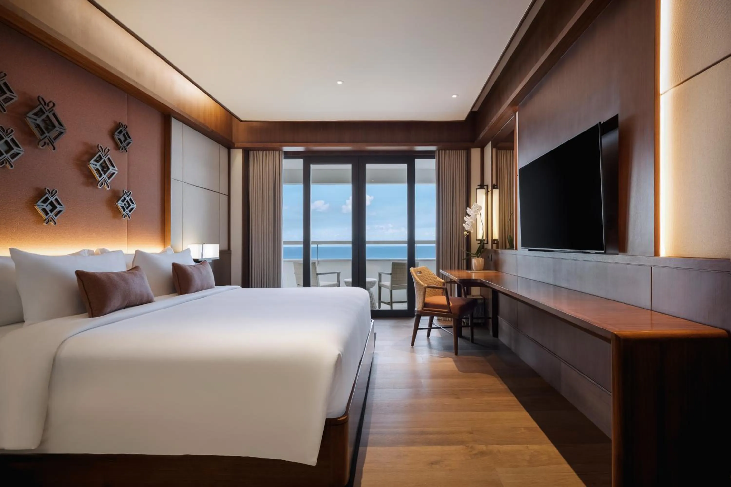 Deluxe Suite with Sea View in Bali Beach Hotel