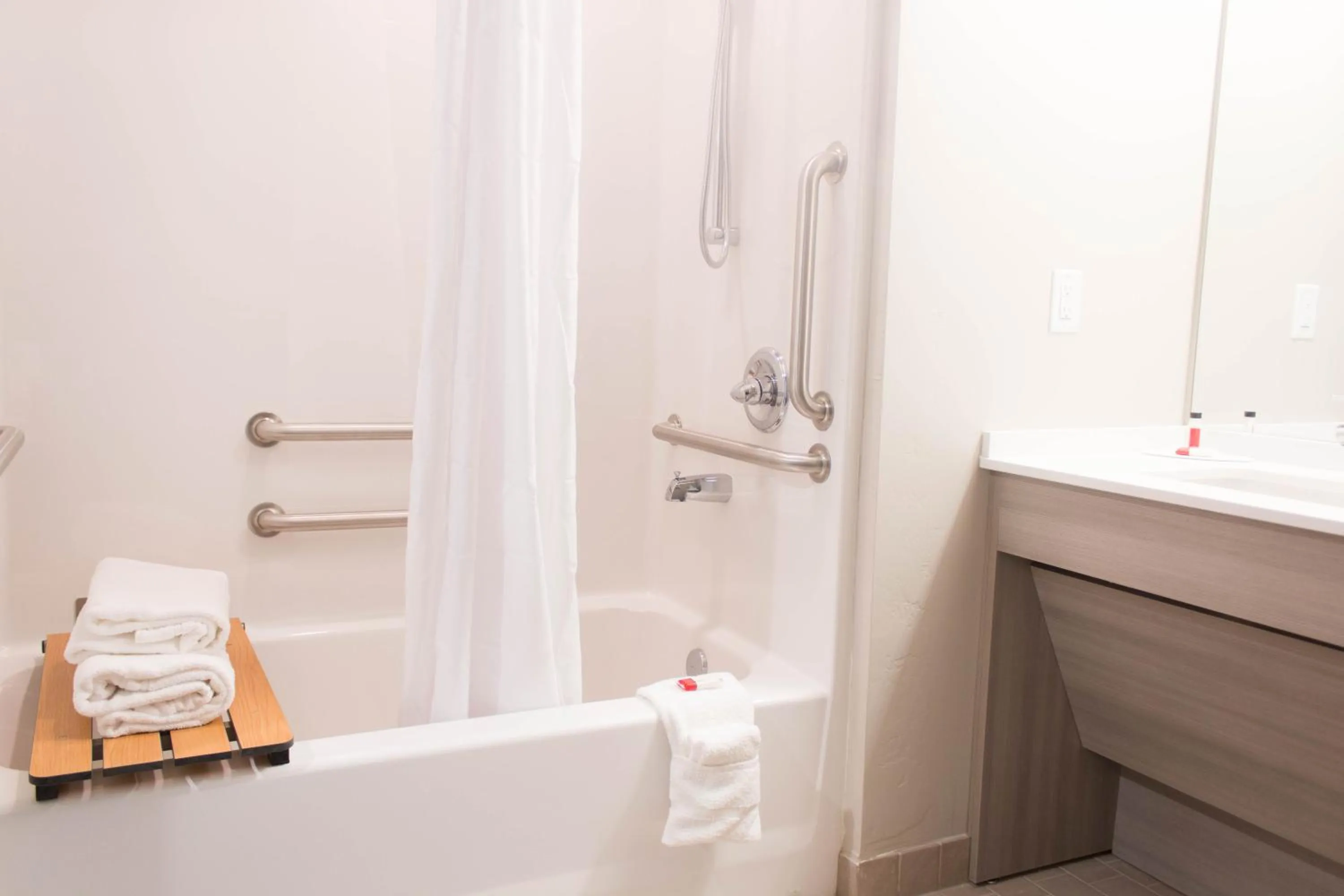 Queen Room - Disability Access/Non-Smoking in Microtel Inn & Suites by Wyndham Springville