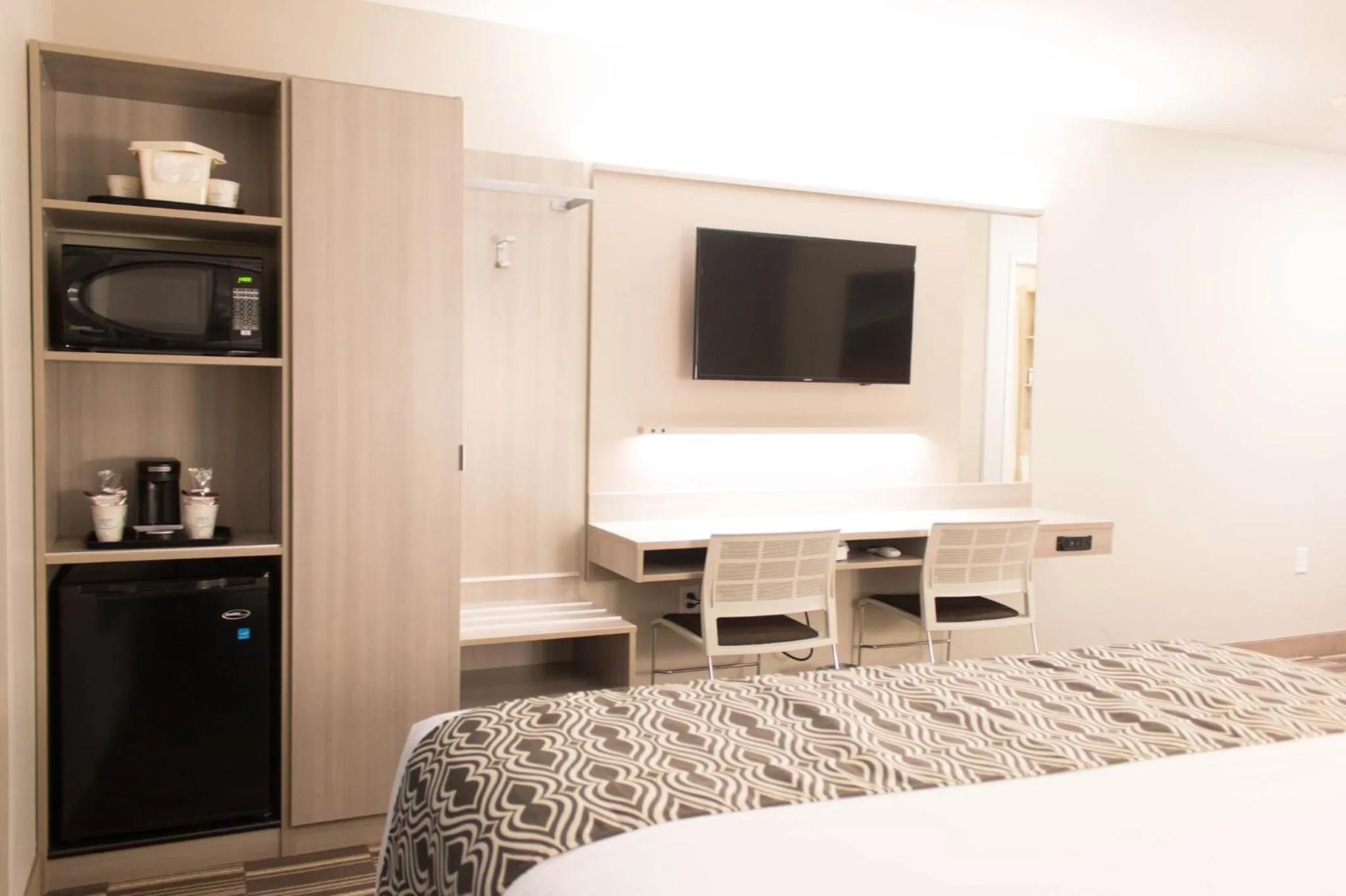 1 Queen Bed Mobility Accessible Studio Suite Non_Smoking in Microtel Inn & Suites by Wyndham Springville