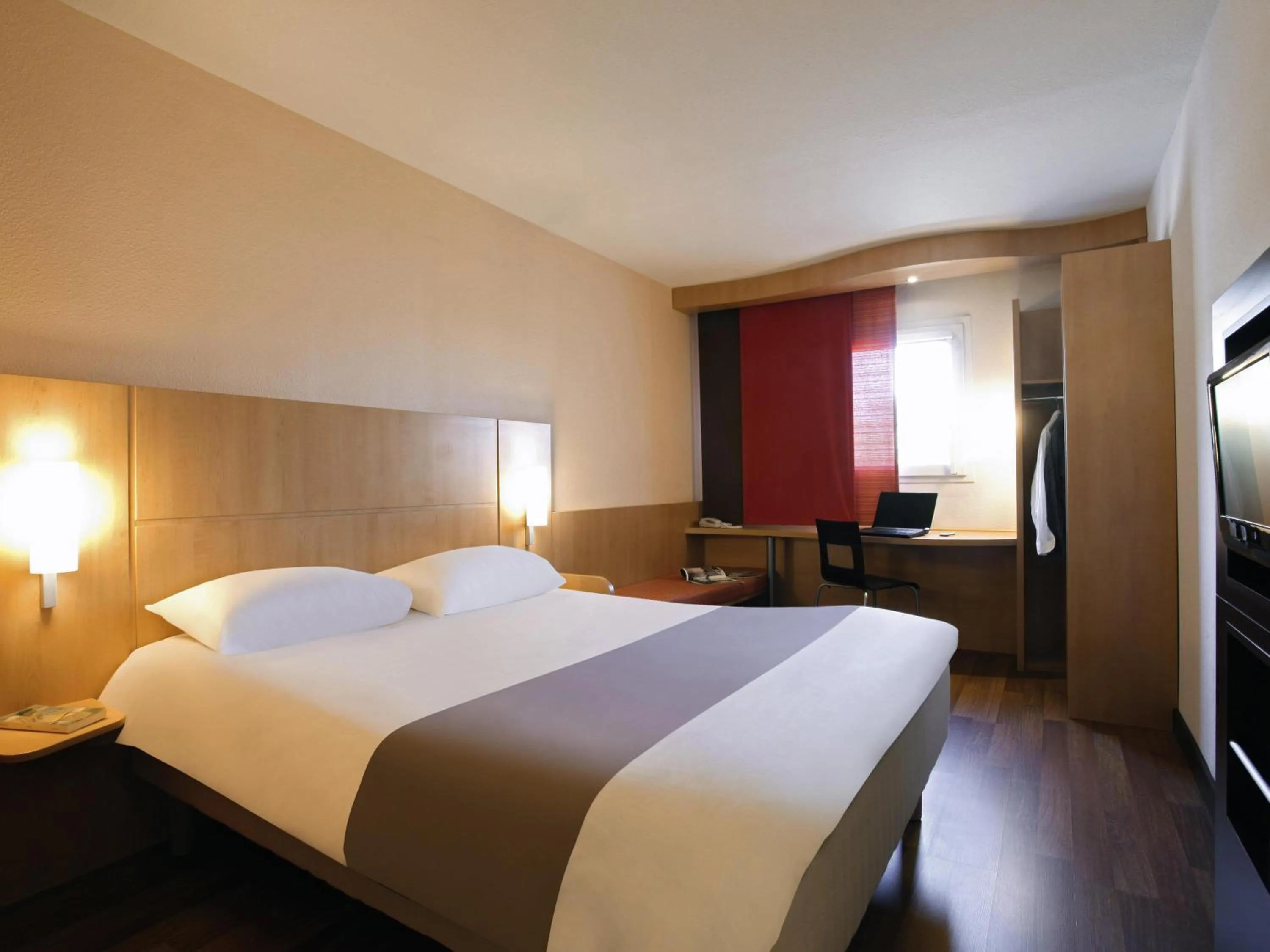 Double Room - Disability Access in ibis Manosque Cadarache