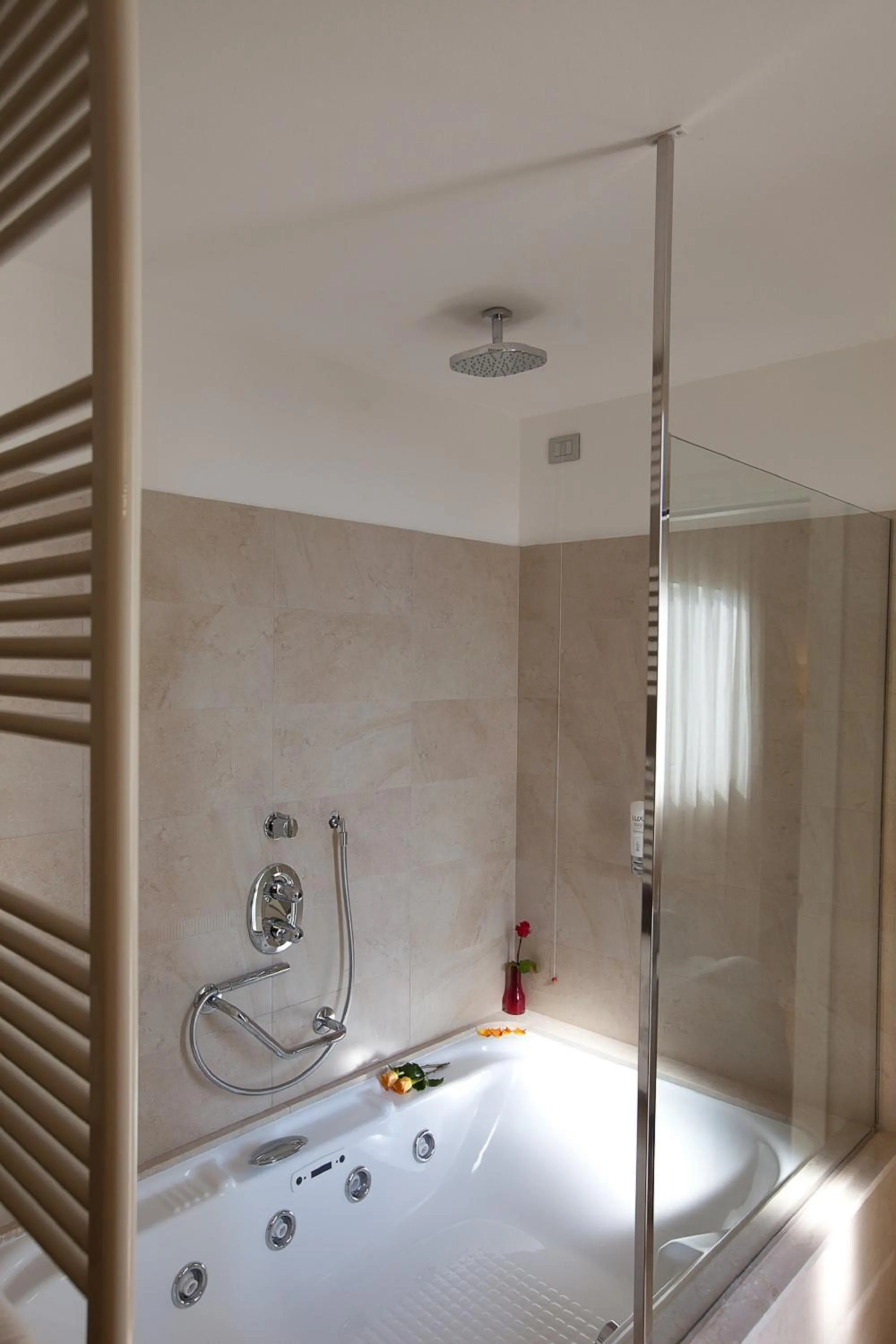 Quadruple Room in Breaking Business Hotel