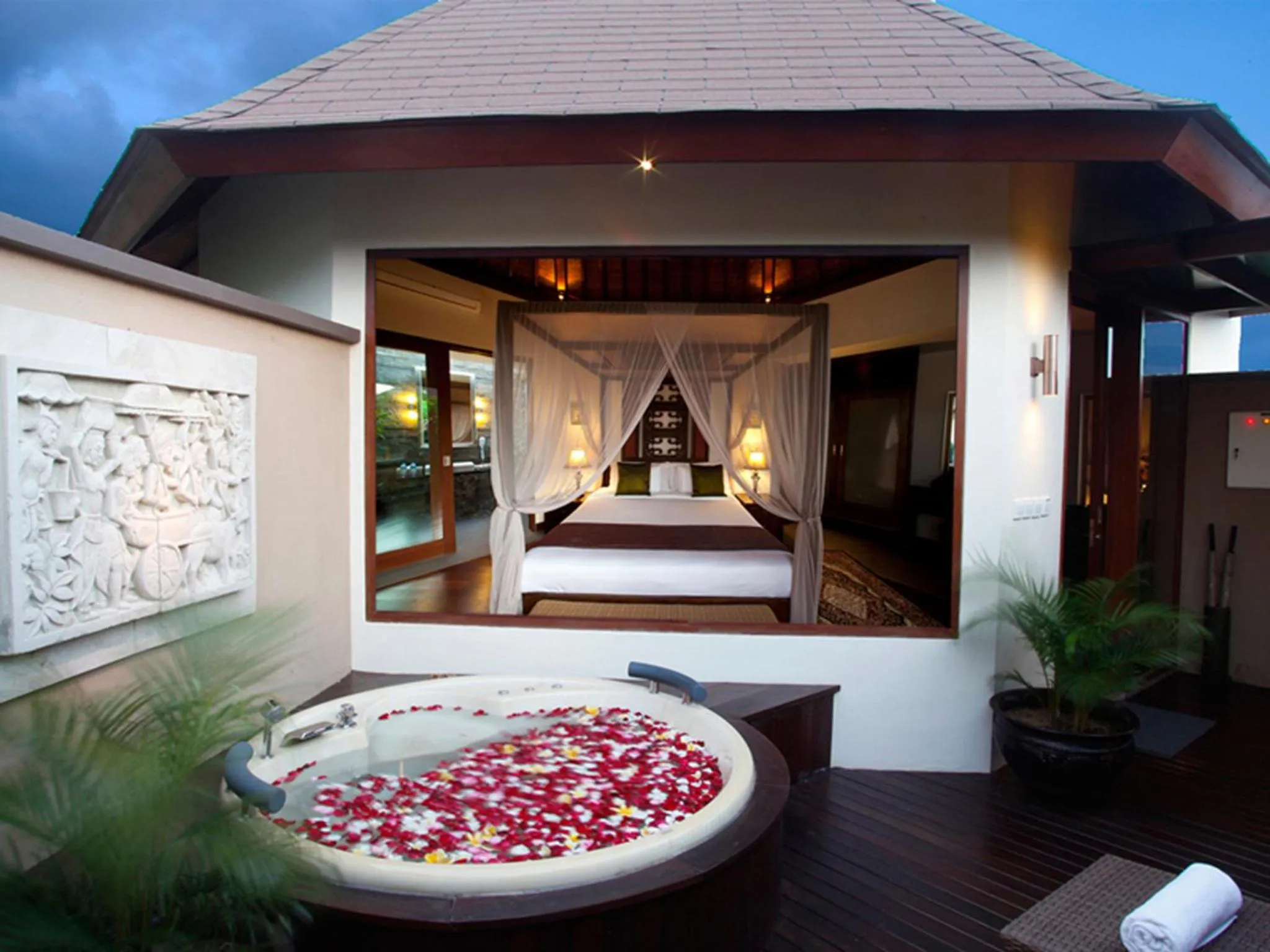 One-Bedroom Suite (No Pool) with Hot Tub  in Kanishka Villas