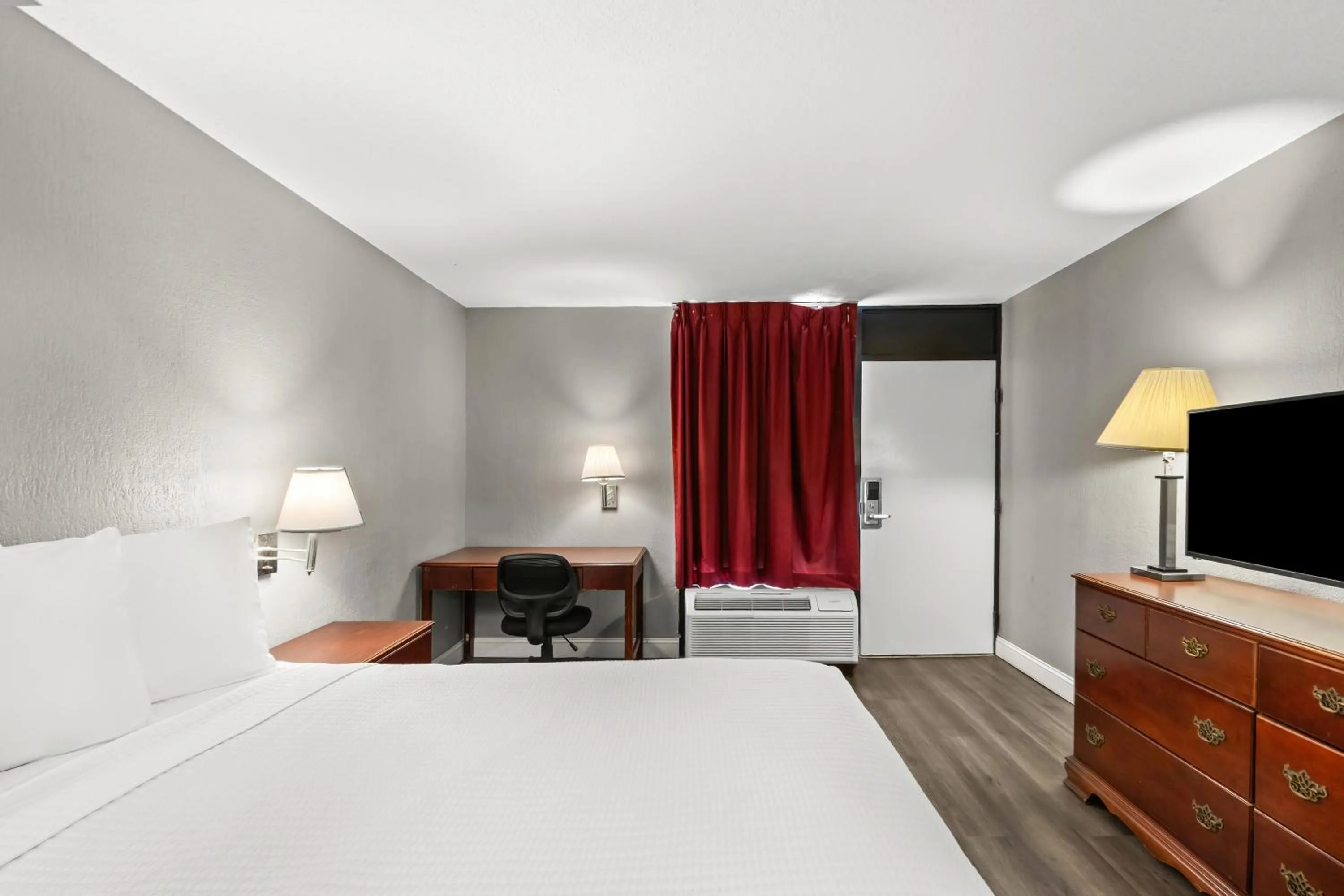 Queen Room - Non-Smoking in Knights Inn Virginia Beach Lynnhaven