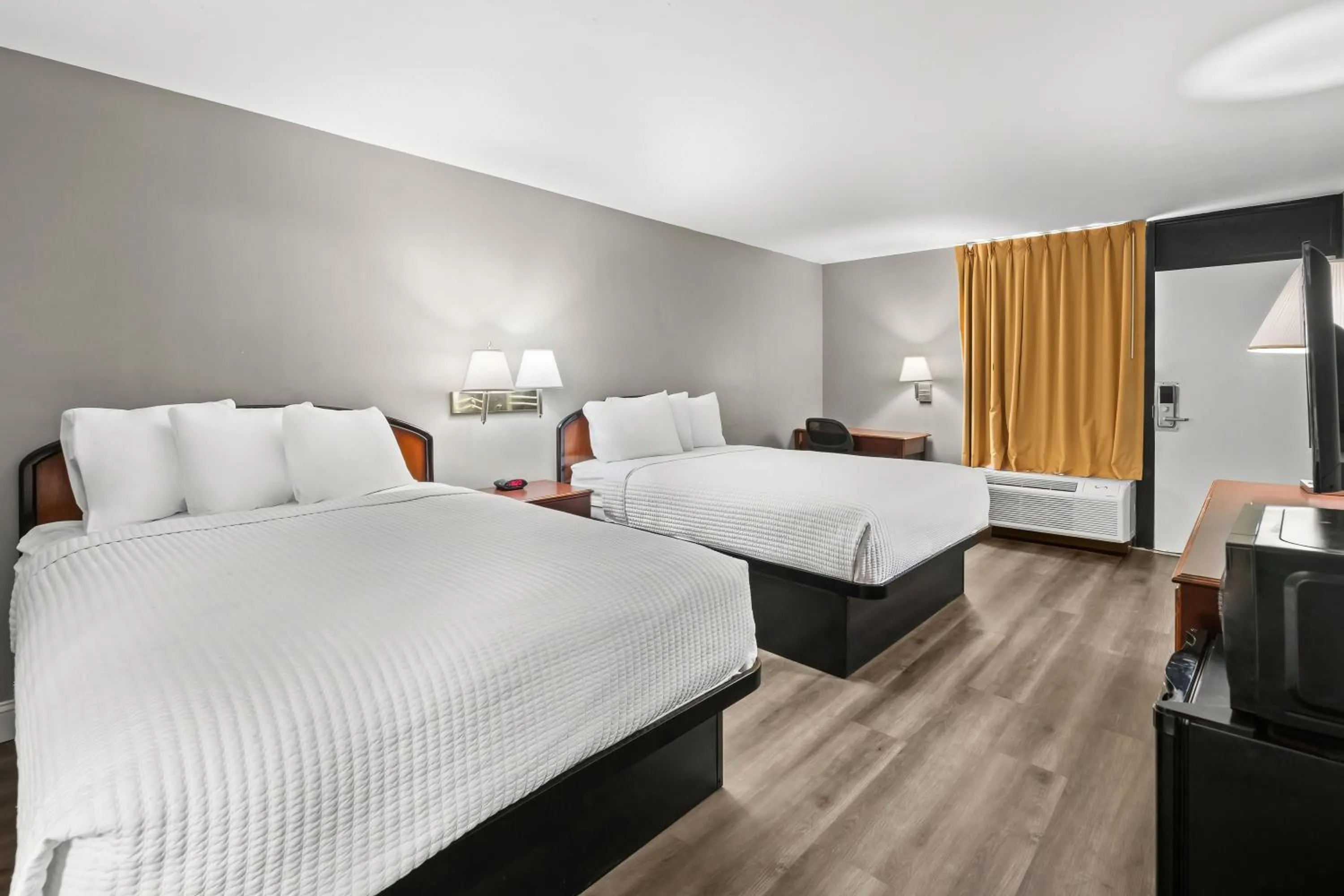 Queen Room with Two Queen Beds - Non-Smoking in Knights Inn Virginia Beach Lynnhaven