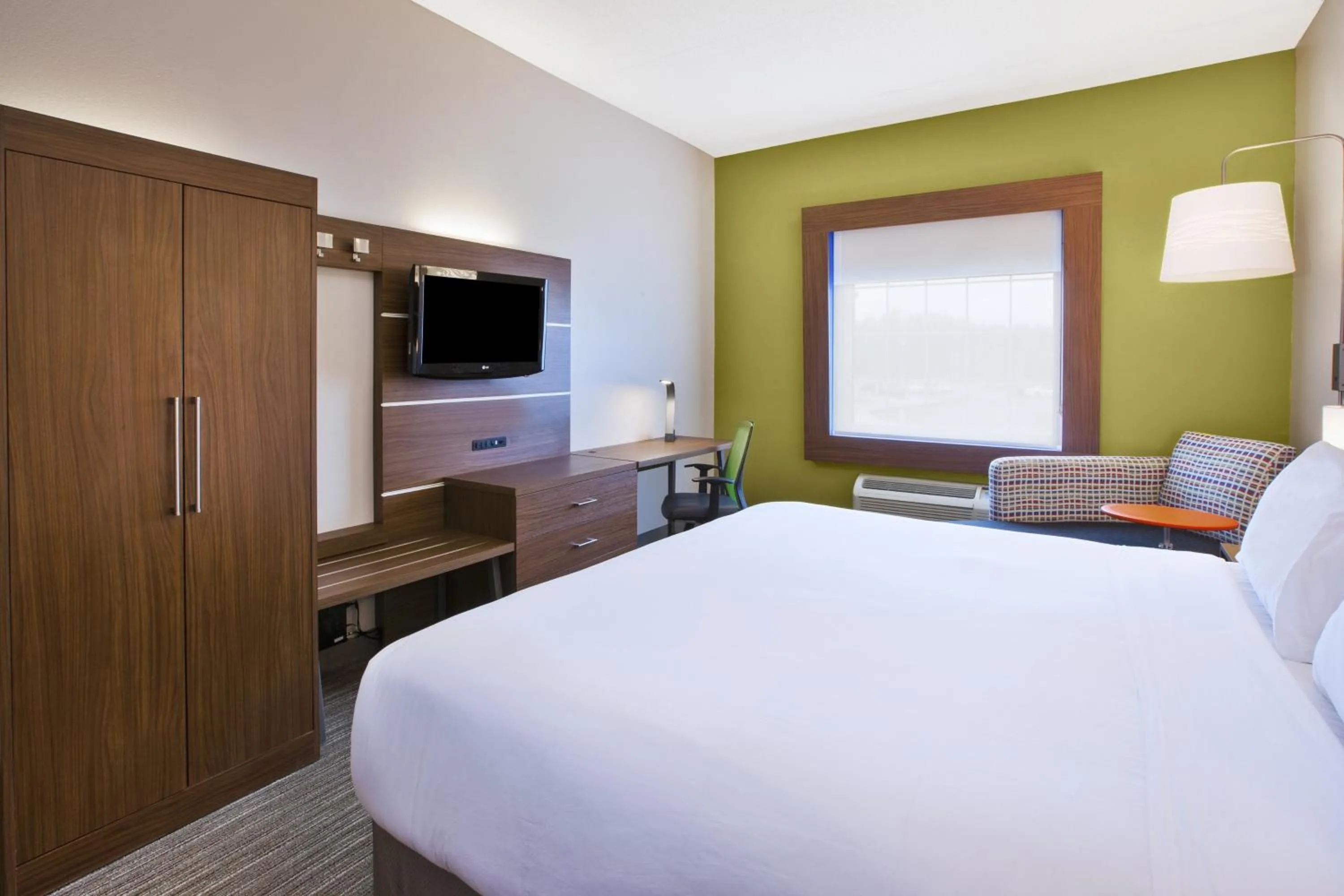 Standard Room in Holiday Inn Express Hotel & Suites Manchester Conference Center by IHG