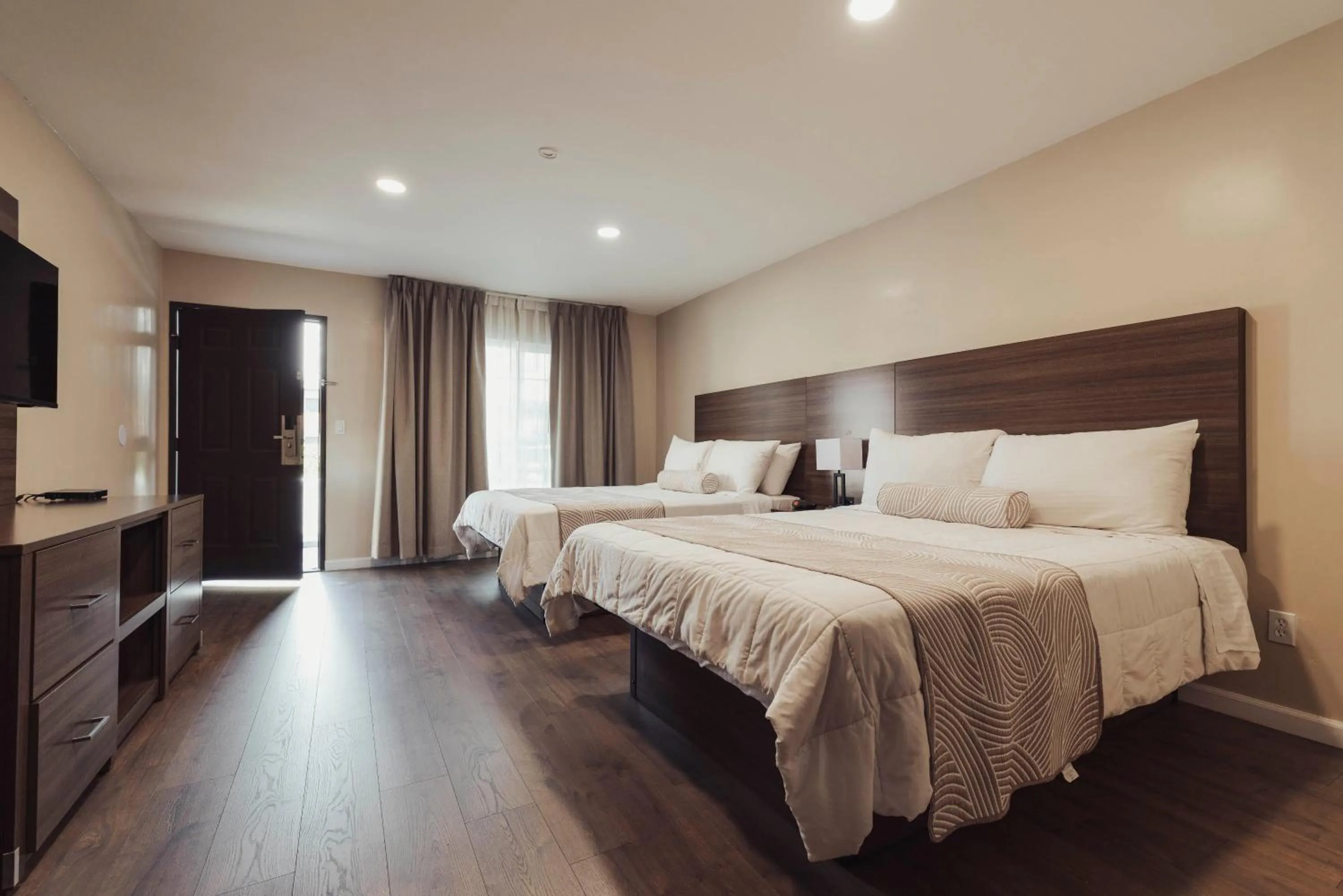 Signature Room - 2 Queen Beds in The Dixie Hollywood